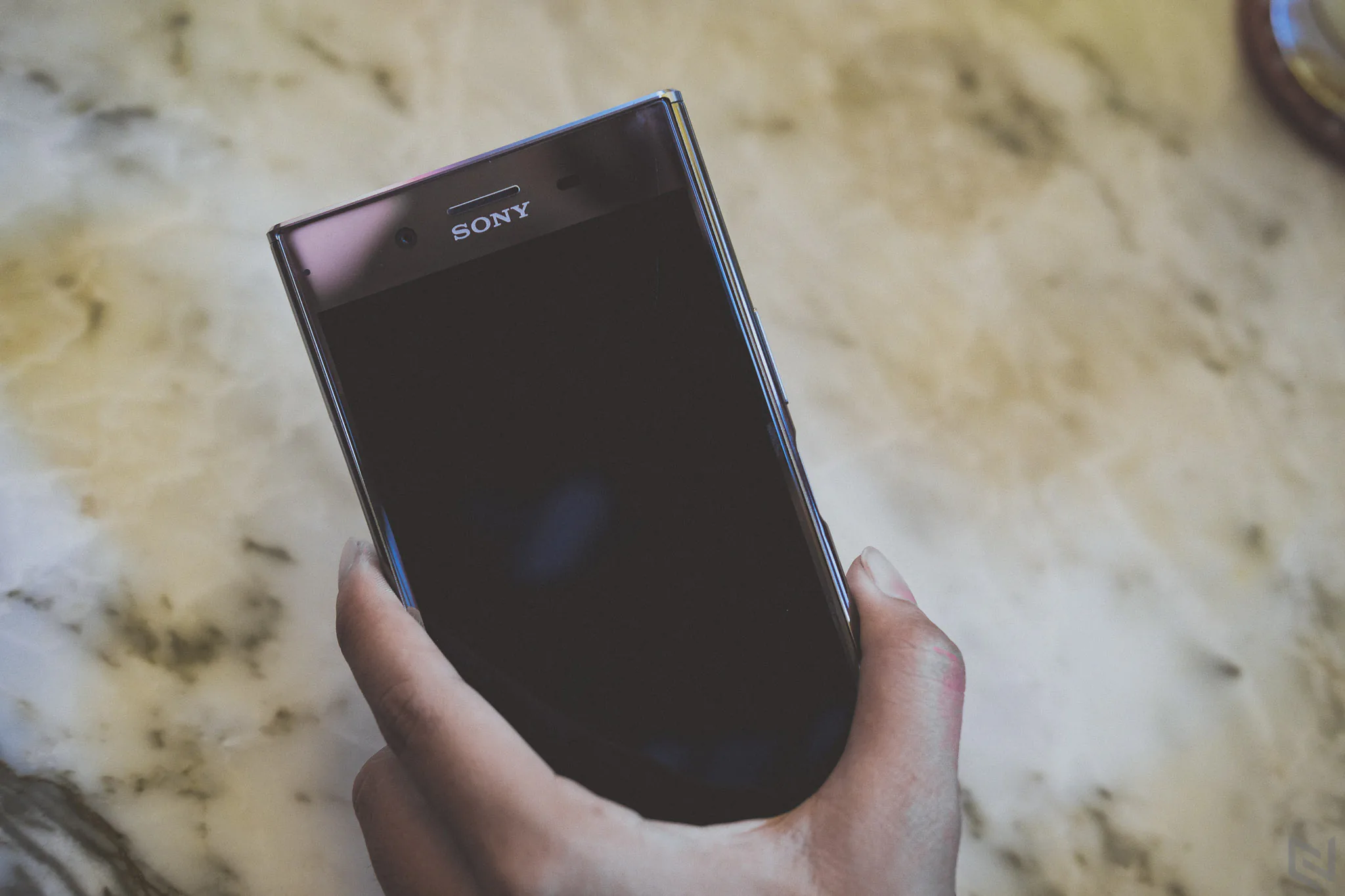 Đánh giá Sony XZ Premium, bảo thủ hay là lối đi riêng?