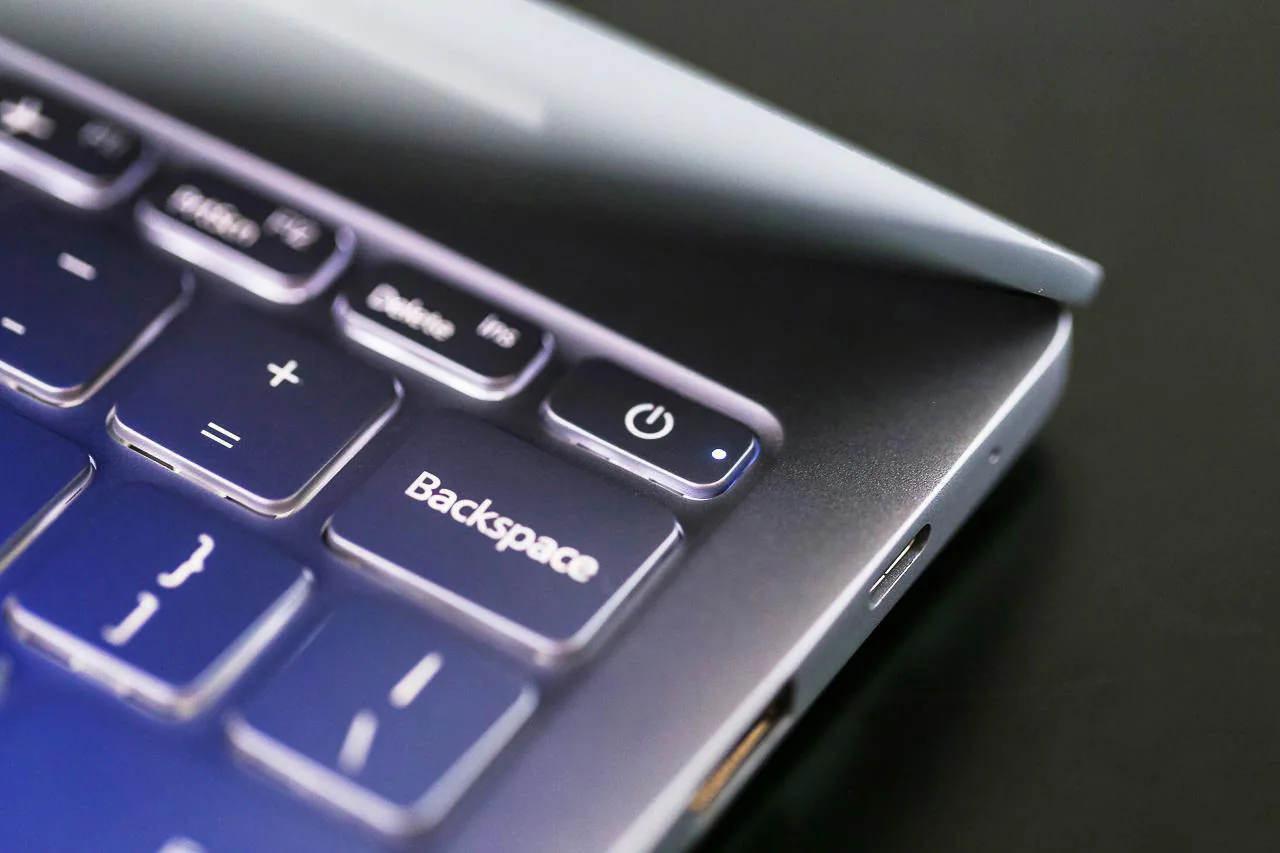 Mở hộp Mi Notebook Air vừa ra mắt