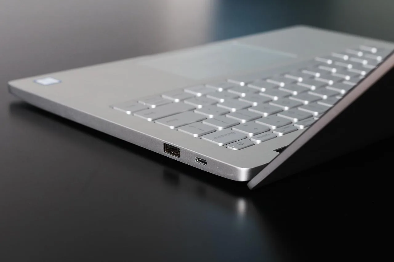 Mở hộp Mi Notebook Air vừa ra mắt