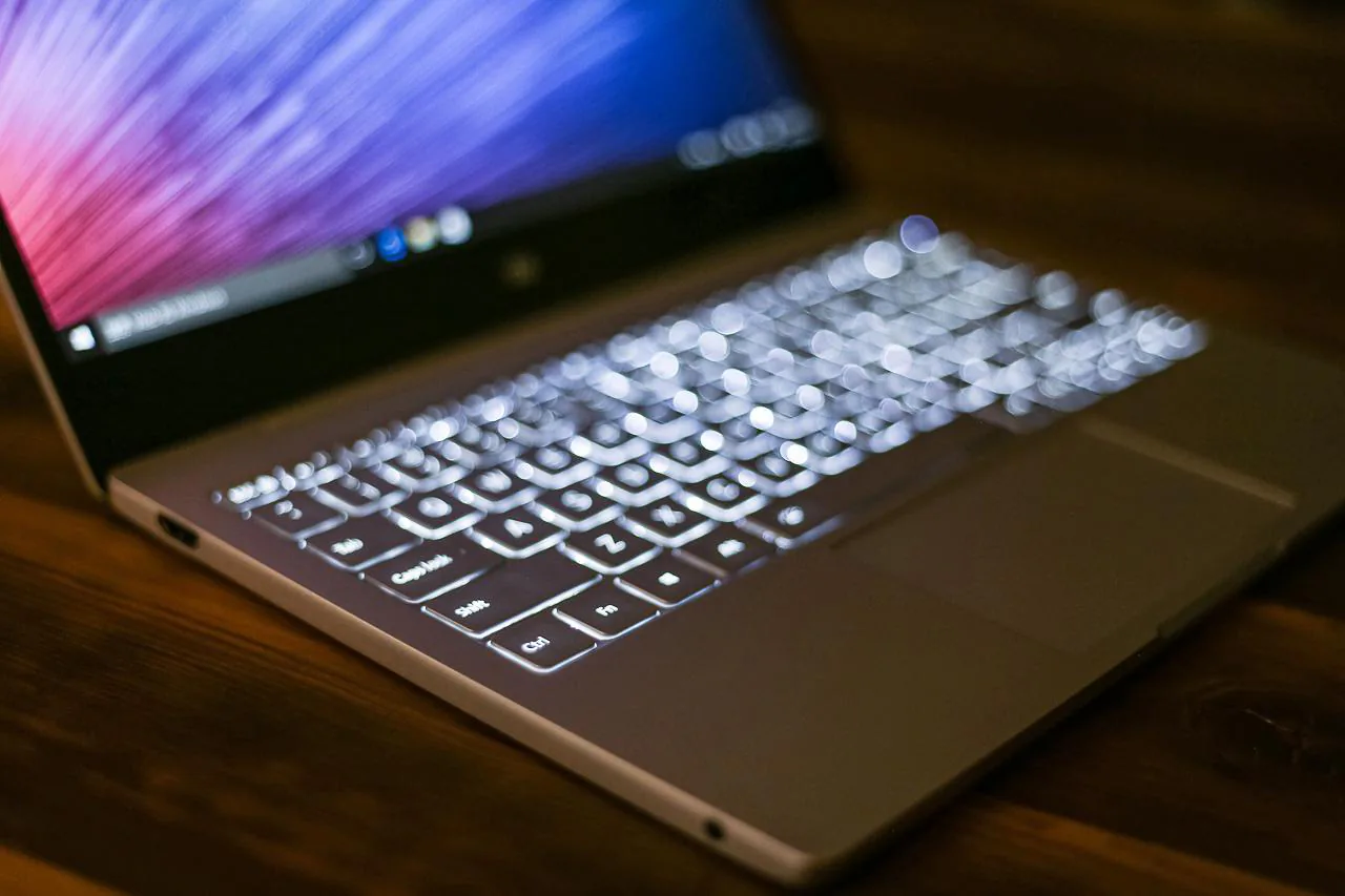 Đập hộp Mi Notebook Air: Đẹp như MacBook Air