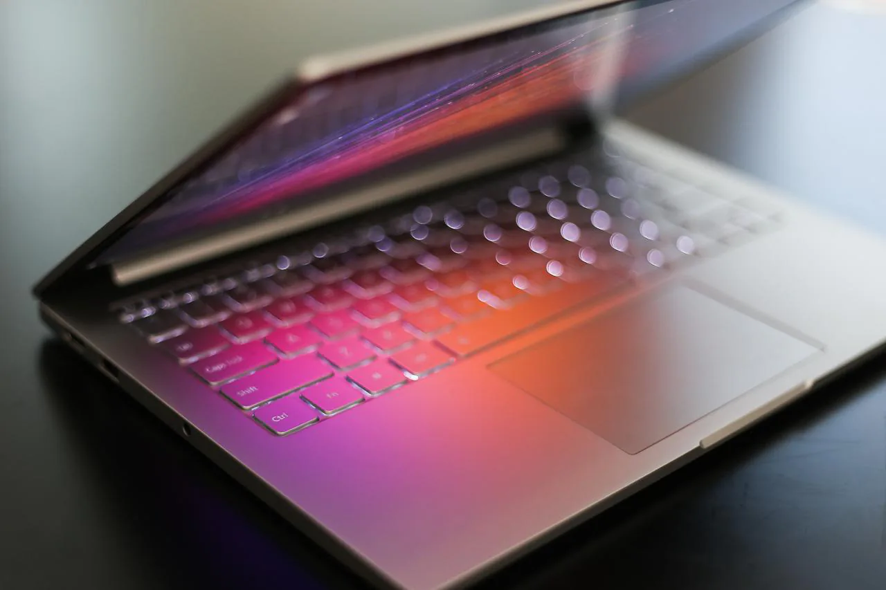 Đập hộp Mi Notebook Air: Đẹp như MacBook Air