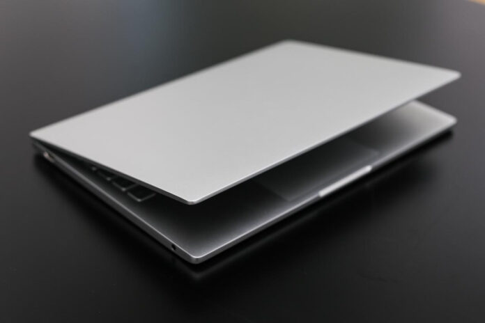 Mở hộp Mi Notebook Air vừa ra mắt
