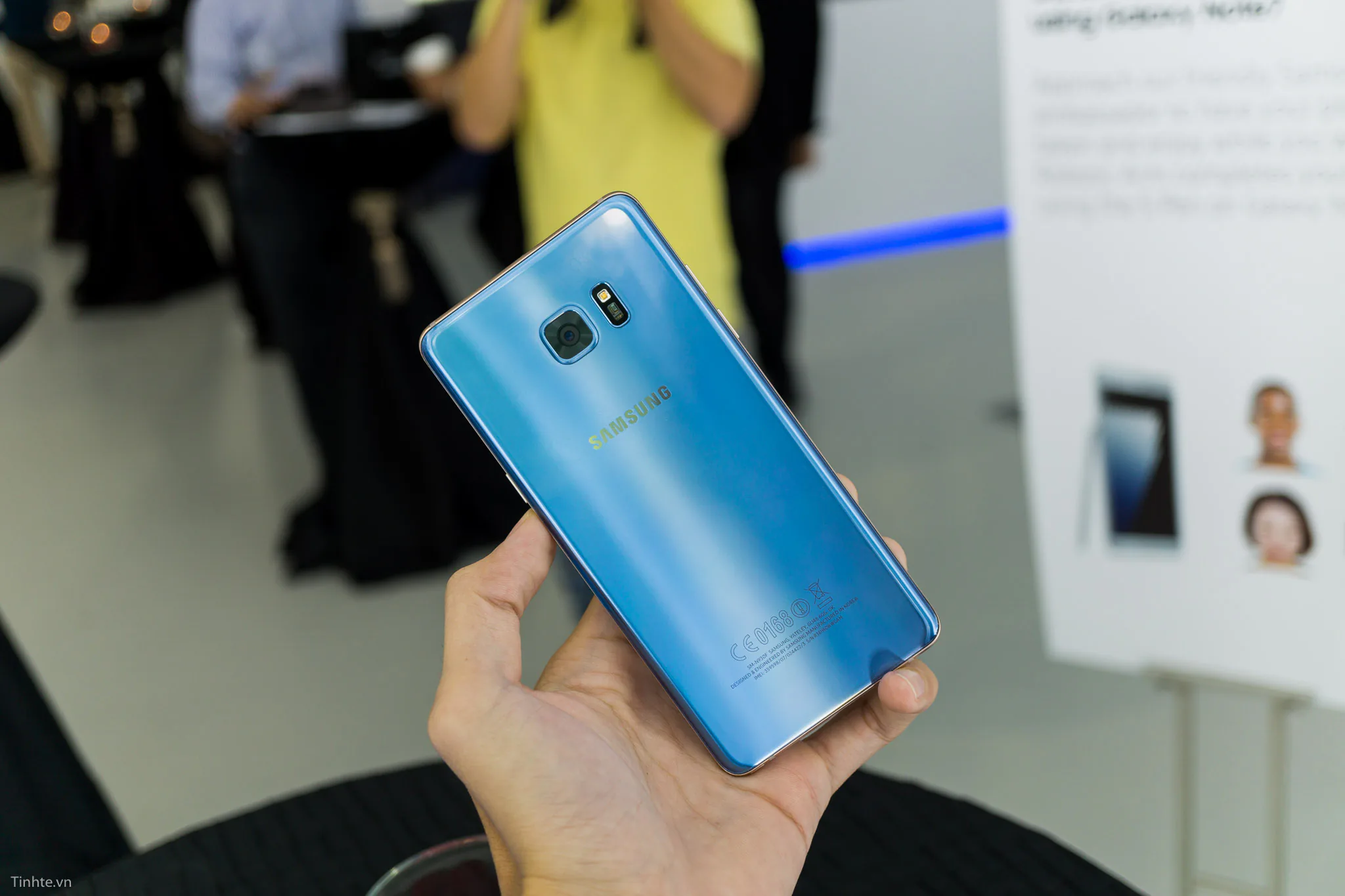 Ngắm Galaxy Note 7 màu xanh san hô sắp về Việt Nam