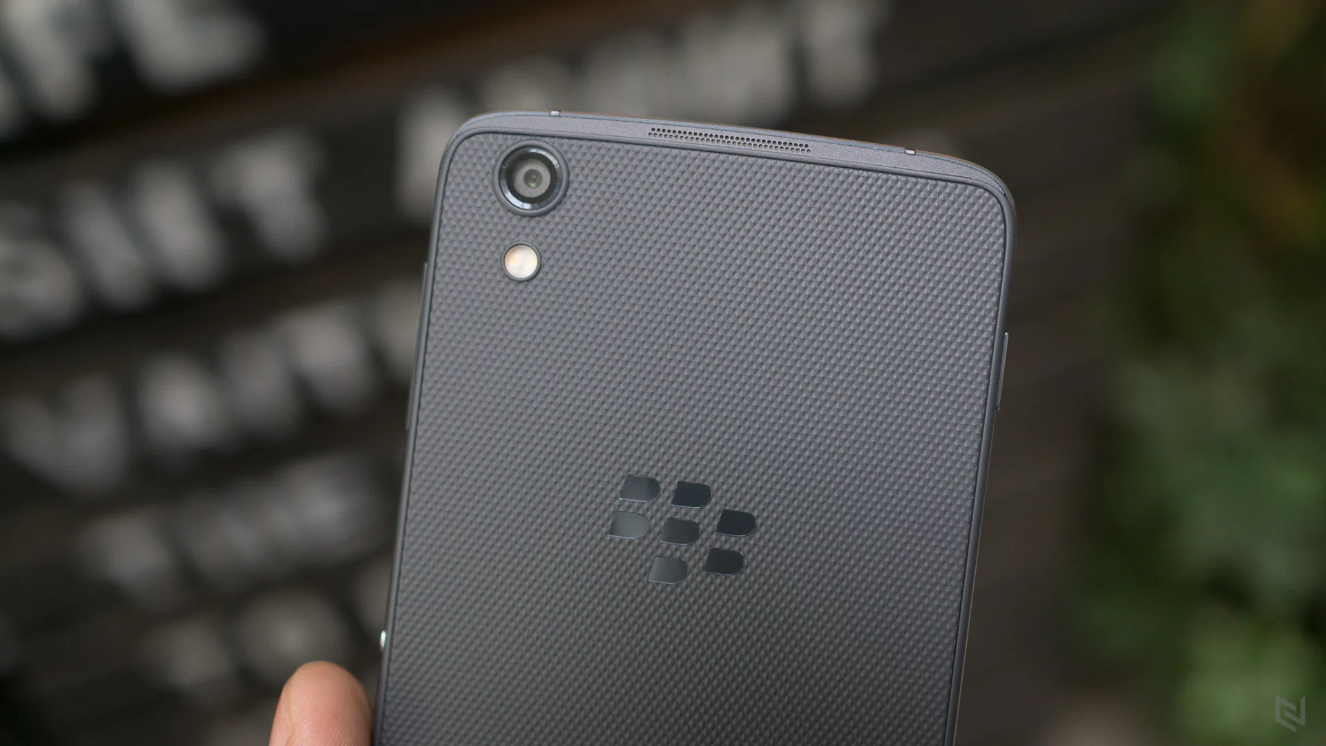 Trên tay & cảm nhận nhanh Blackberry DTEK50 tại Việt Nam
