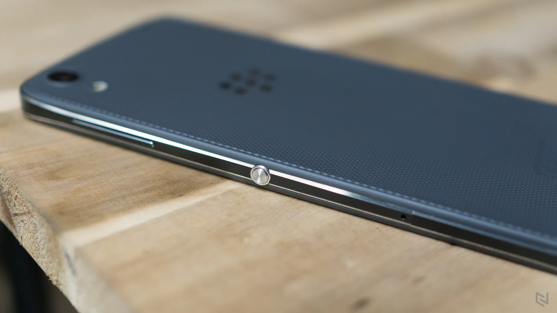Trên tay & cảm nhận nhanh Blackberry DTEK50 tại Việt Nam