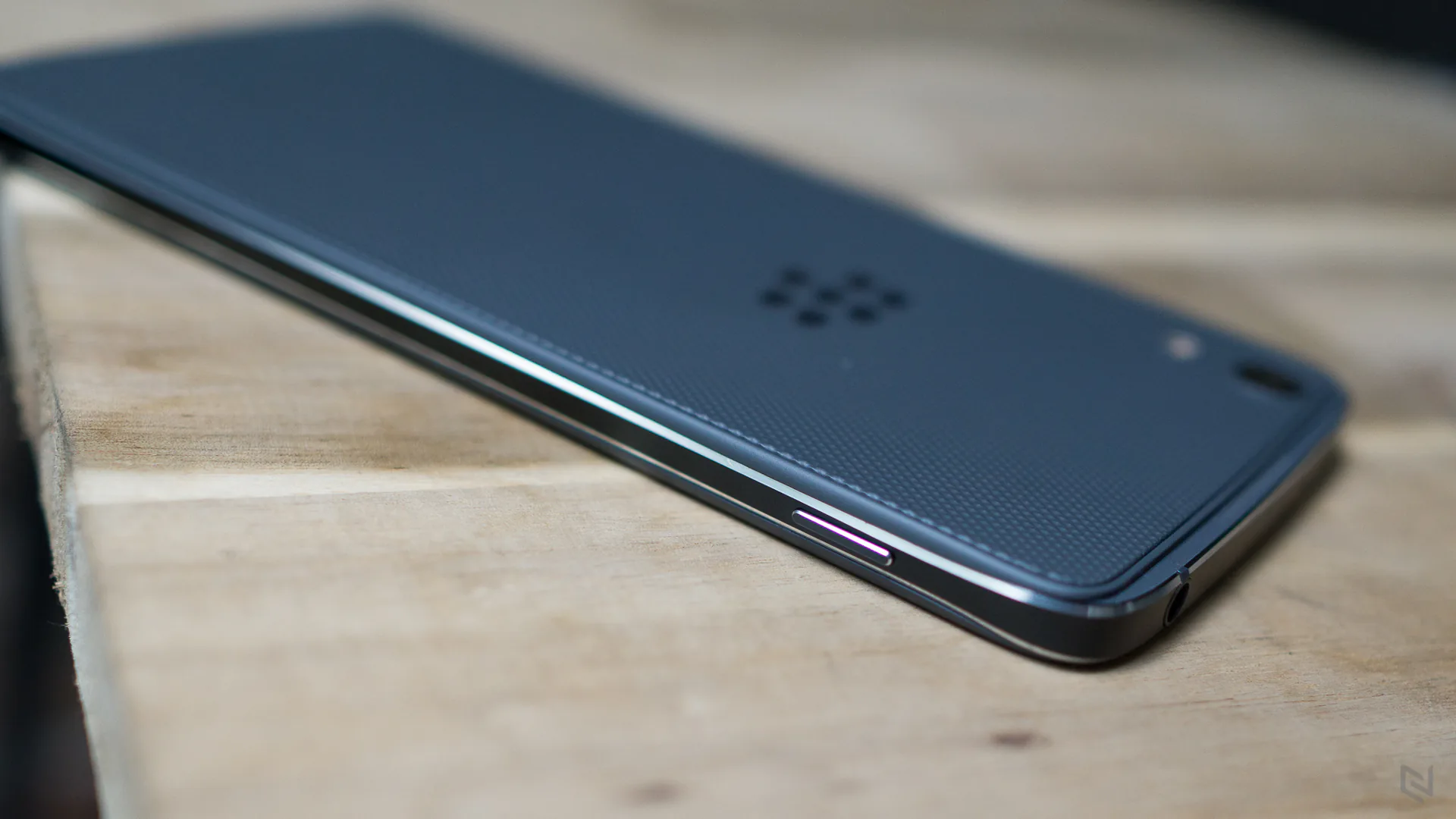 Trên tay & cảm nhận nhanh Blackberry Dtek50 tại Việt Nam