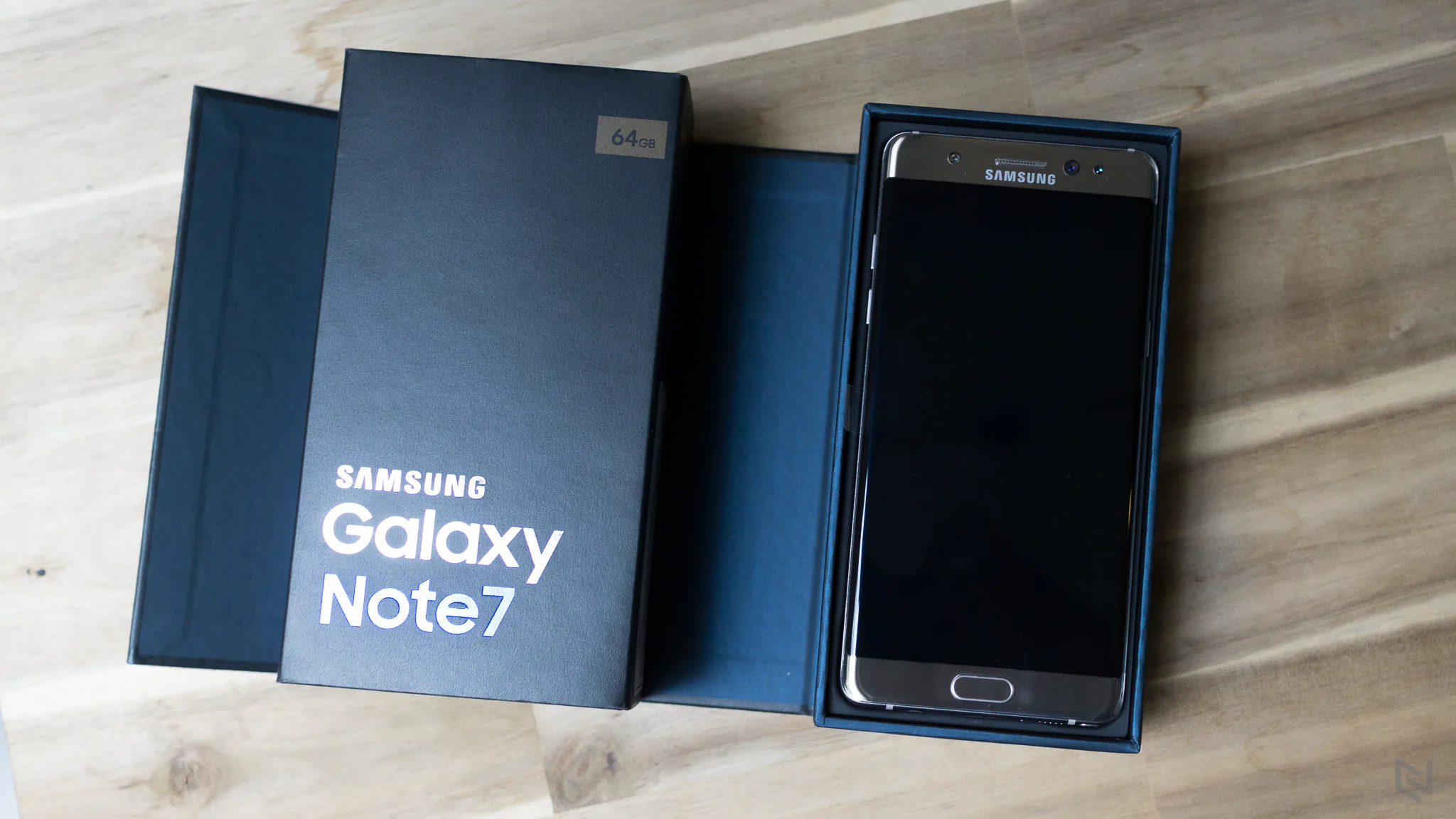 Trên tay Galaxy Note 7 bản thương mại tại Việt Nam: