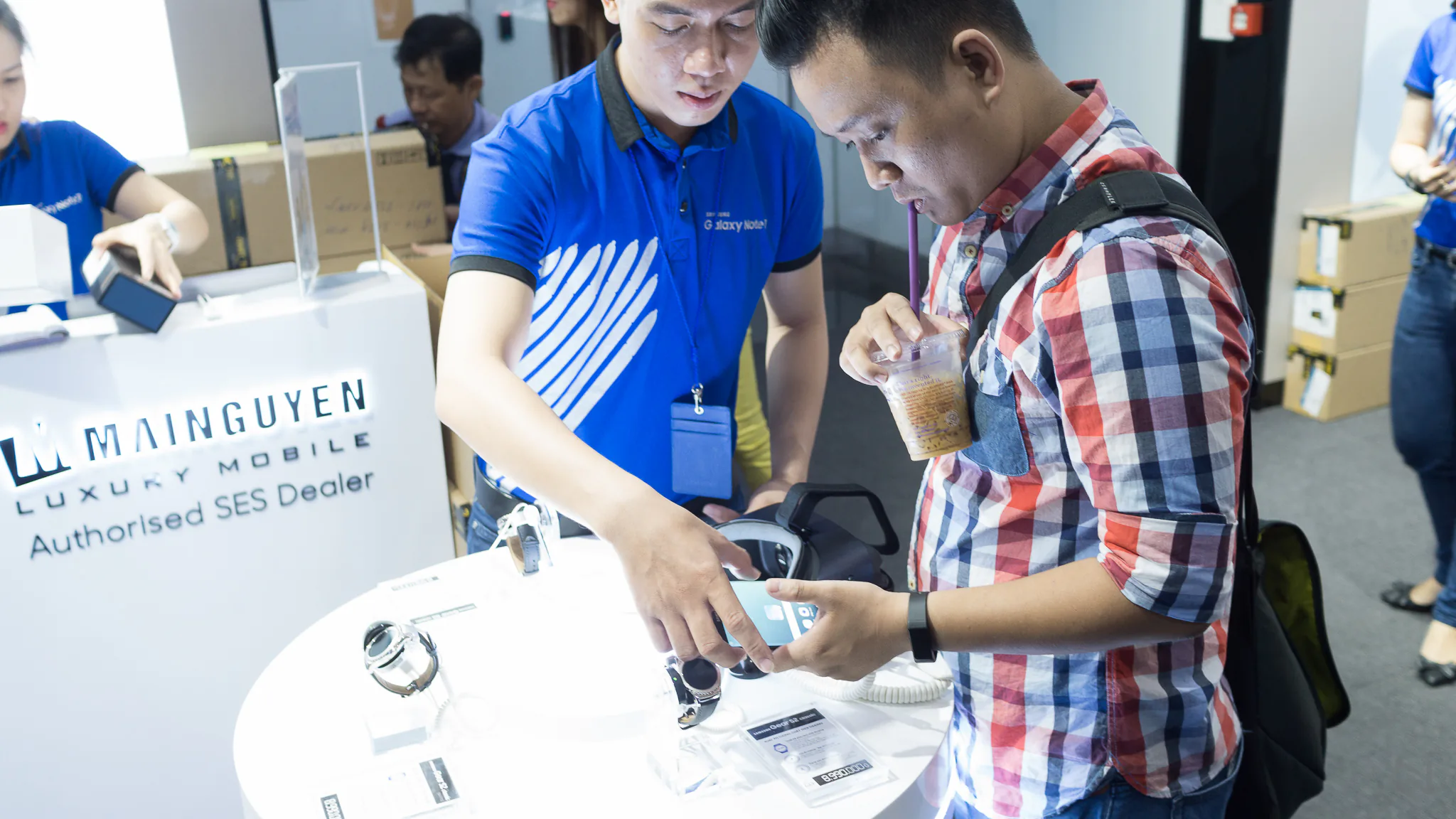 Khu vực trải nghiệm sản phẩm Note7