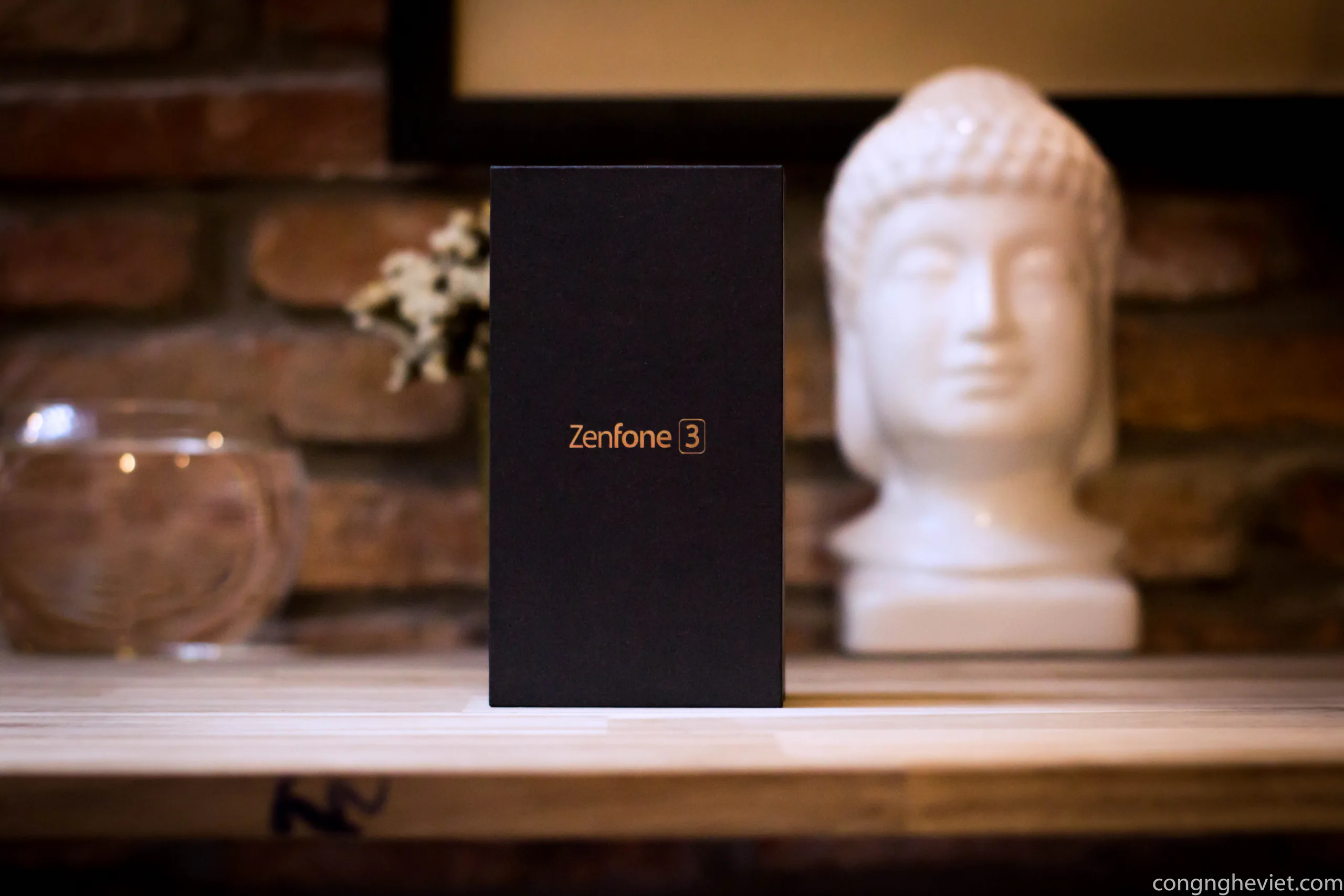 Mở hộp ZenFone 3 vừa lên kệ: Thiết kế cao cấp, máy đẹp.