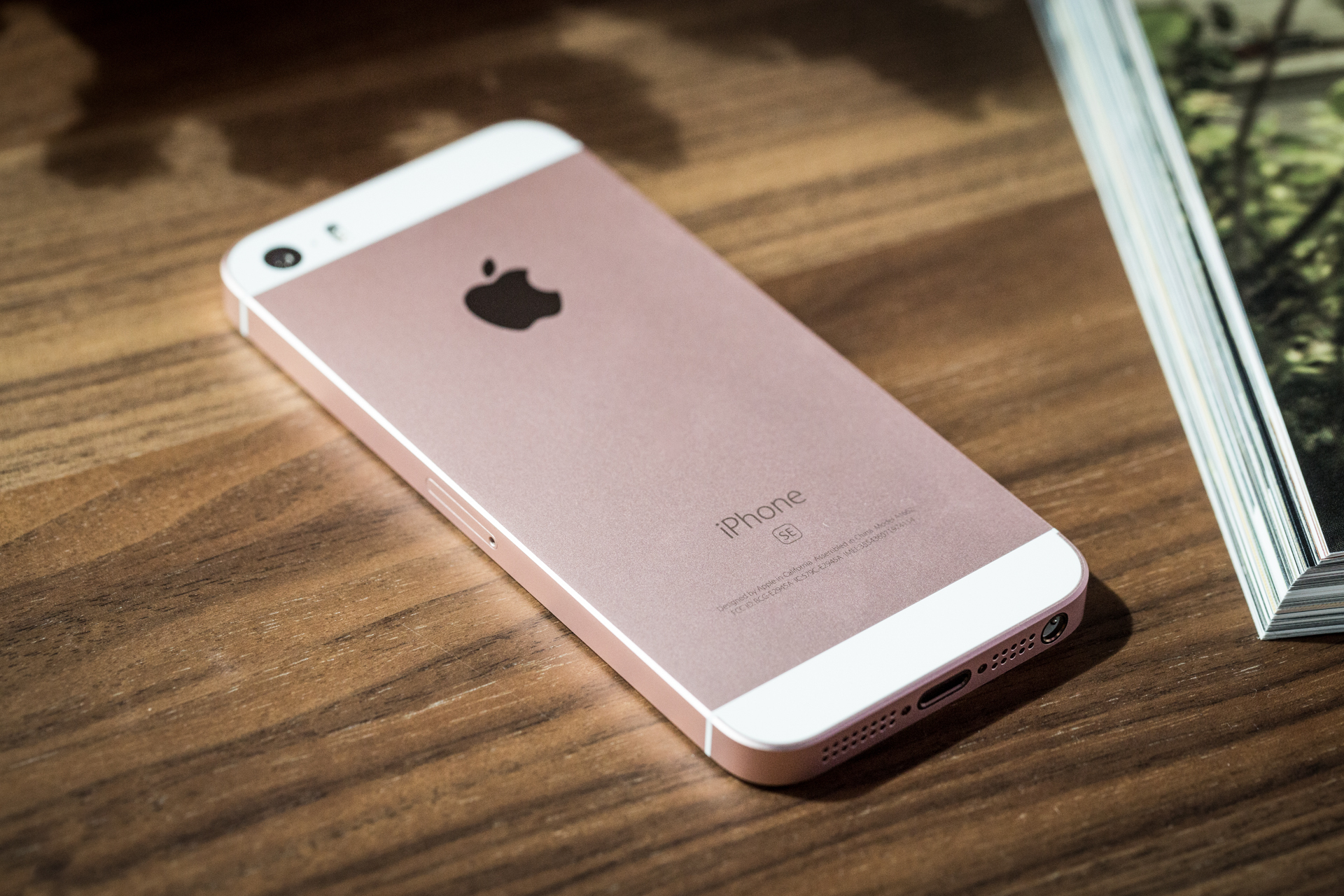 iPhone SE hàng demo được bán với giá 9 triệu tại Việt Nam