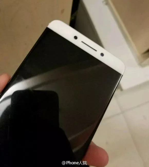 Lộ diện smartphone đầu tiên trên thế giới có bộ nhớ RAM 8 GB