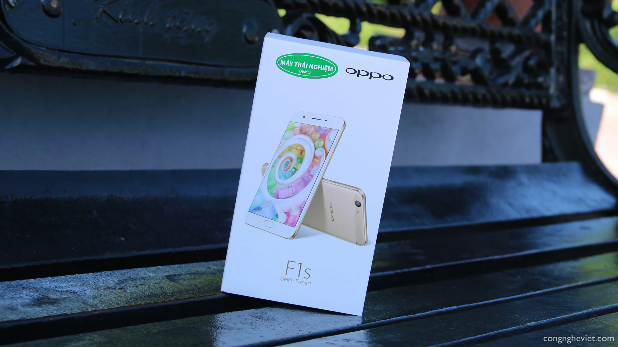 Trên tay OPPO F1s: Camera trước 16MP, thiết kế đẹp, vân tay nhạy.