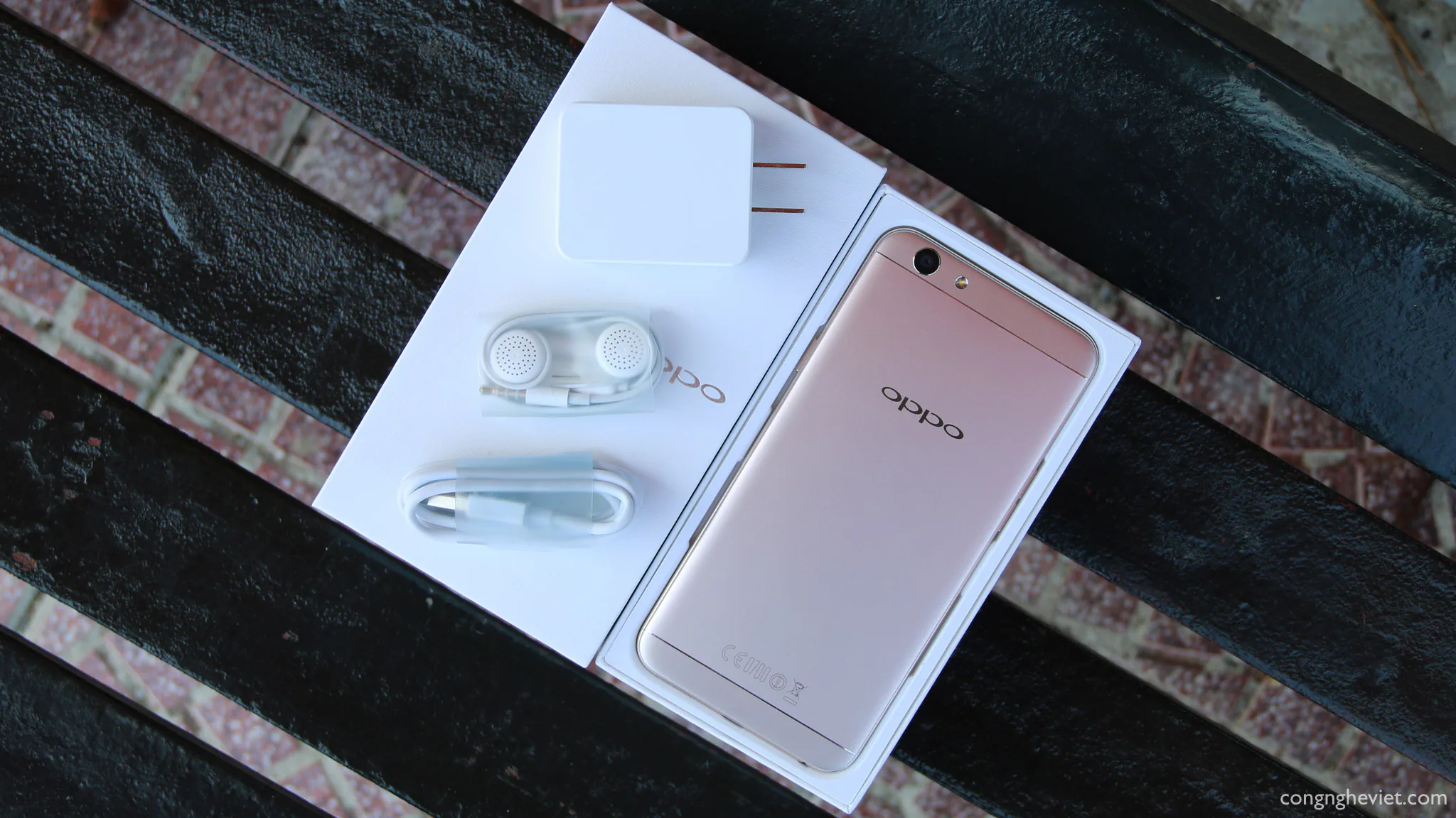 Trên tay OPPO F1s: Camera trước 16MP, thiết kế đẹp, vân tay nhạy.