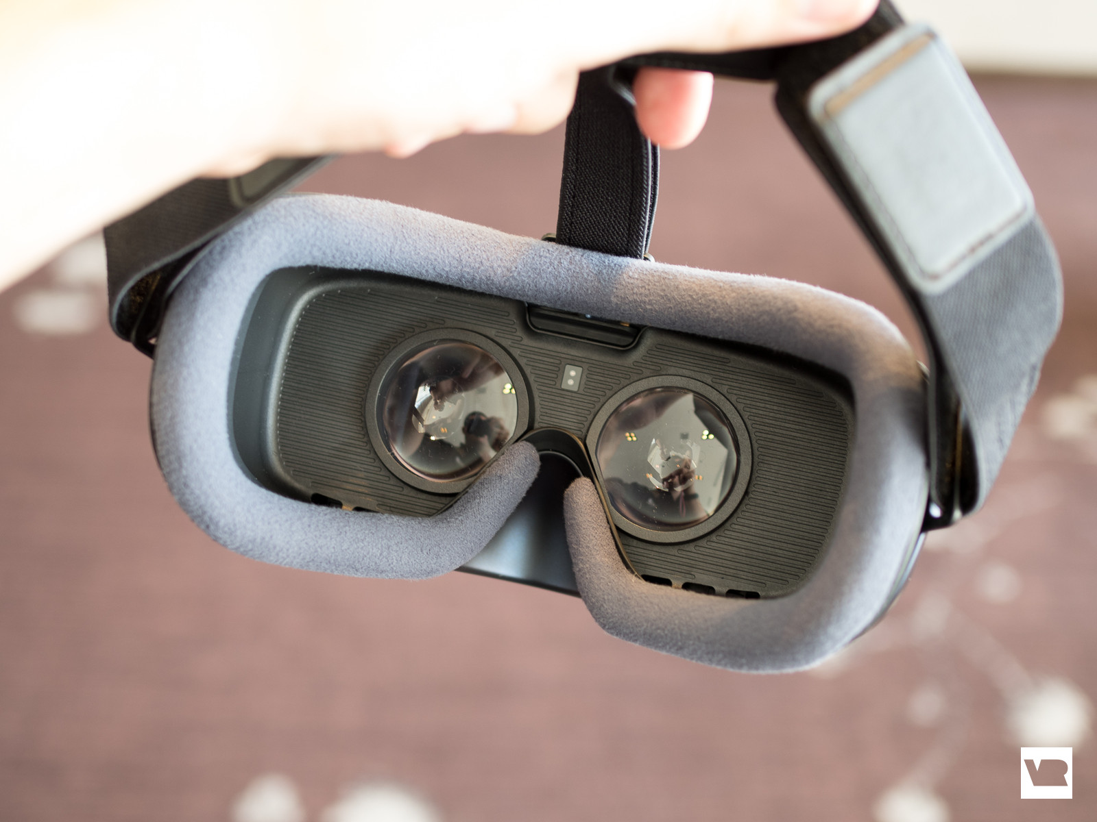 Cận cảnh Gear VR phiên bản mới với cổng USB-C