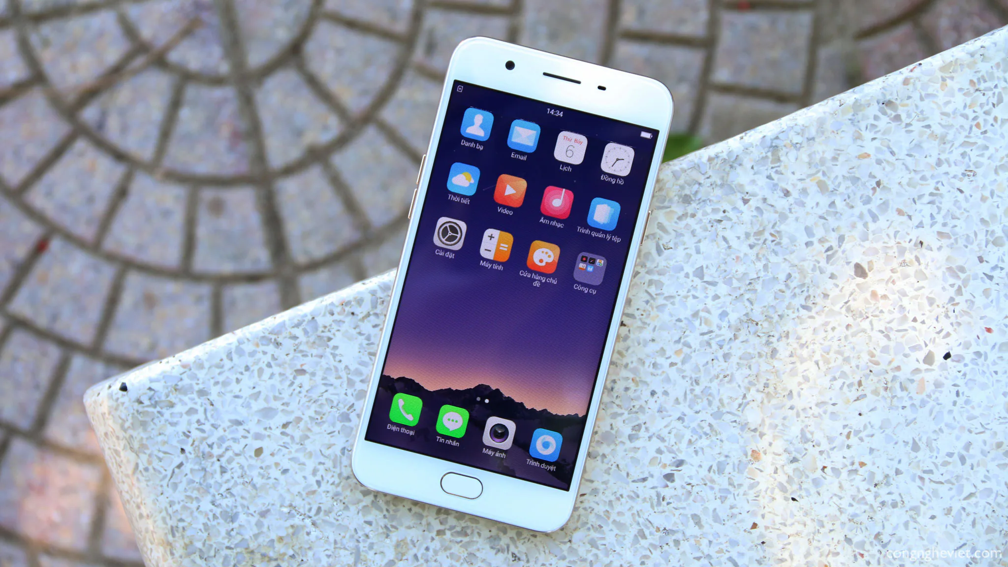 Trên tay OPPO F1s: Camera trước 16MP, thiết kế đẹp, vân tay nhạy.