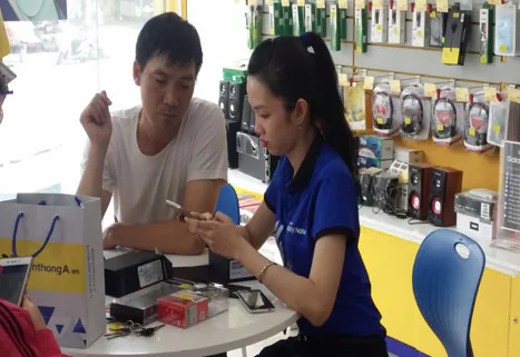 Quá ghiền Note7, anh chàng này gom hết tiền lẻ dành dụm để mua