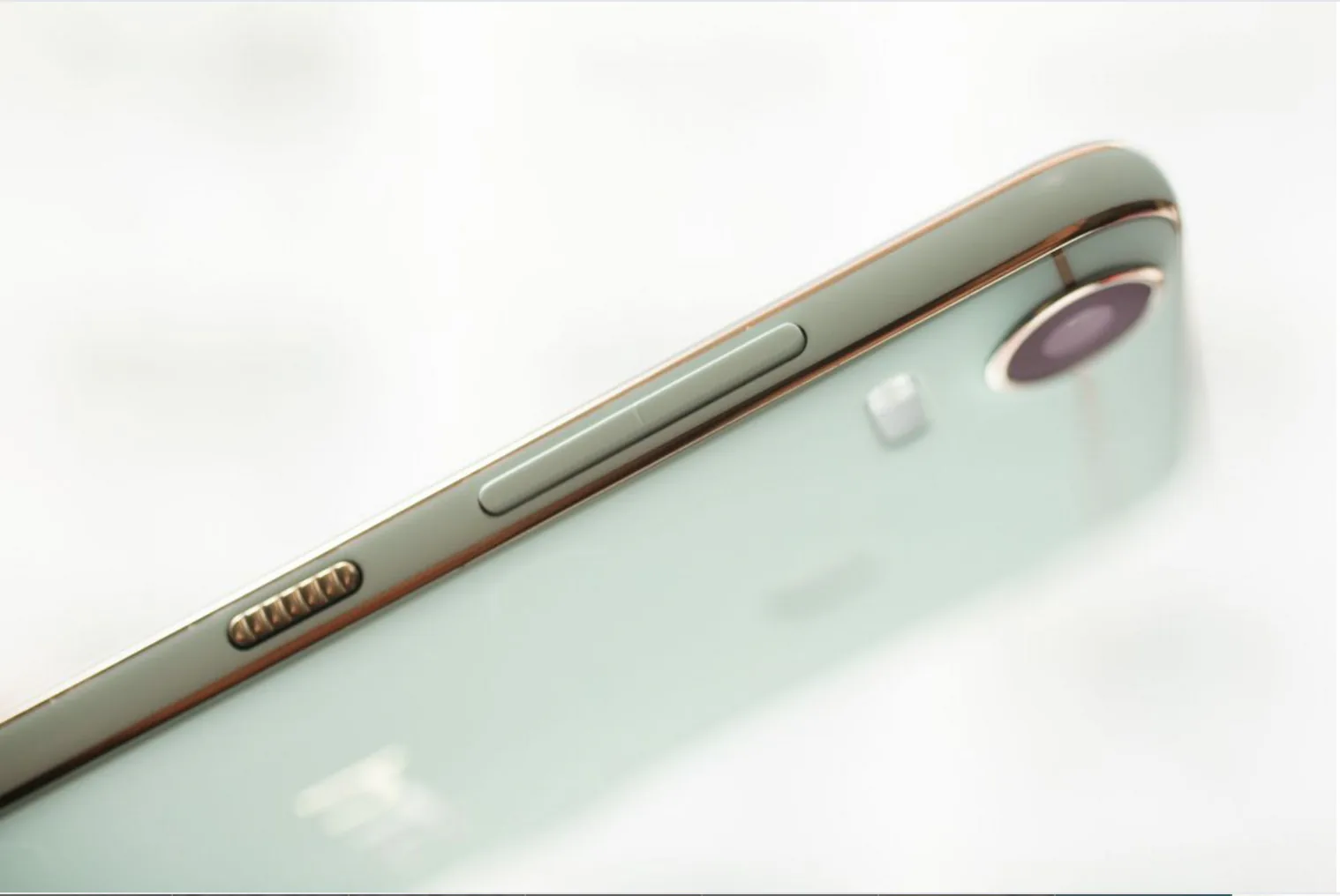HTC ra mắt hai mẫu điện thoại mới: HTC Desire 10 Pro và Lifestyle