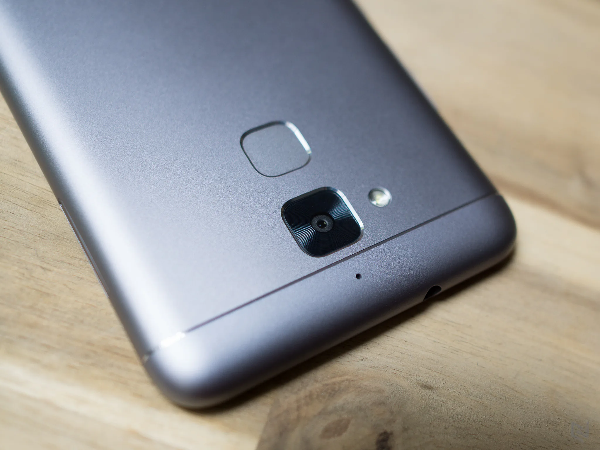 Trên tay ZenFone 3 Max chính hãng: Máy đẹp, pin lớn, cảm biến vân tay