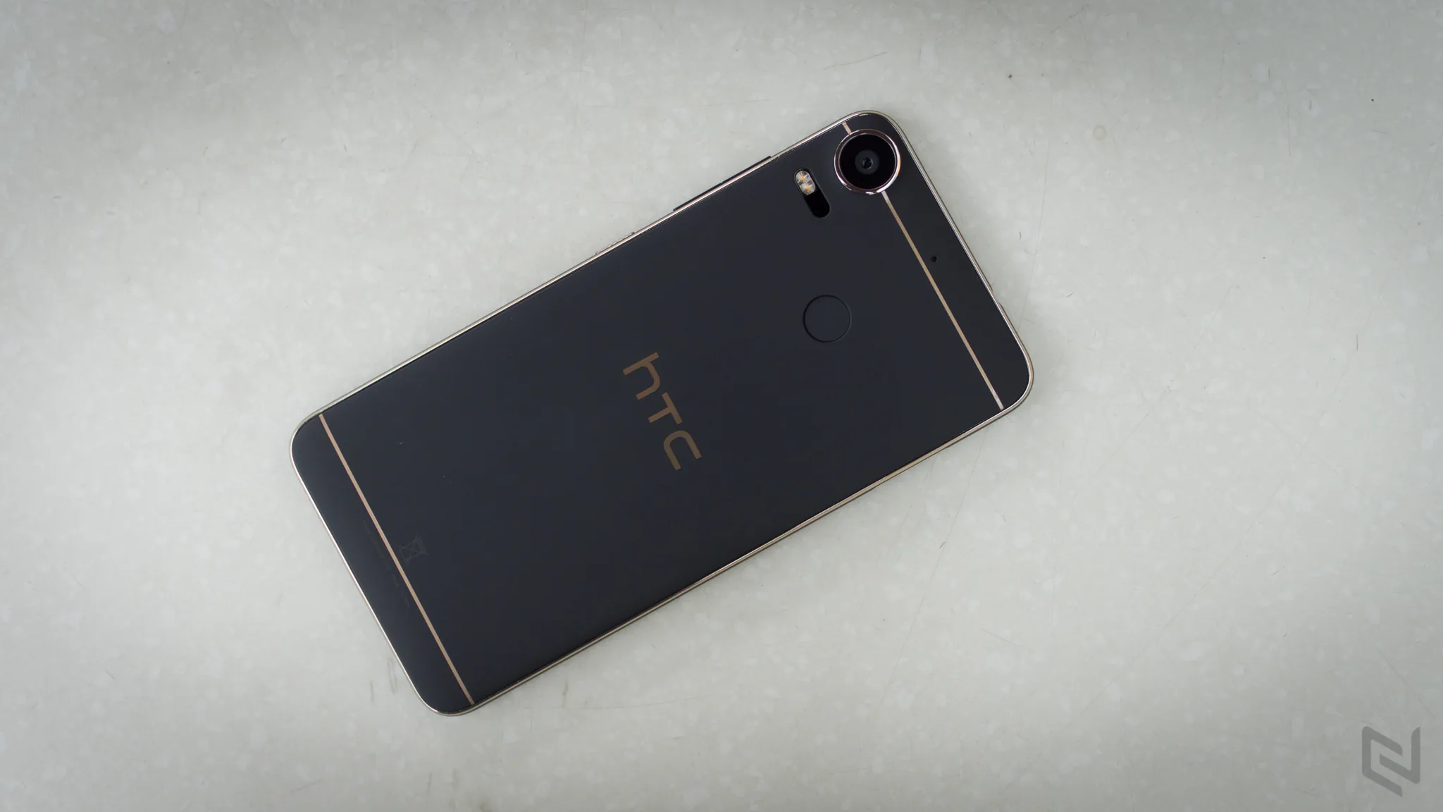 Ảnh thực tế HTC Desire 10 Pro tại Việt Nam