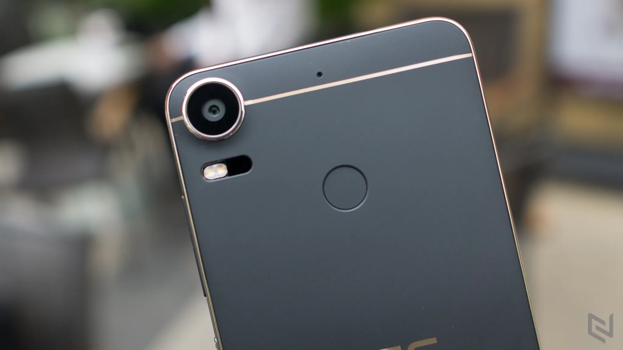 Ảnh thực tế HTC Desire 10 Pro tại Việt Nam