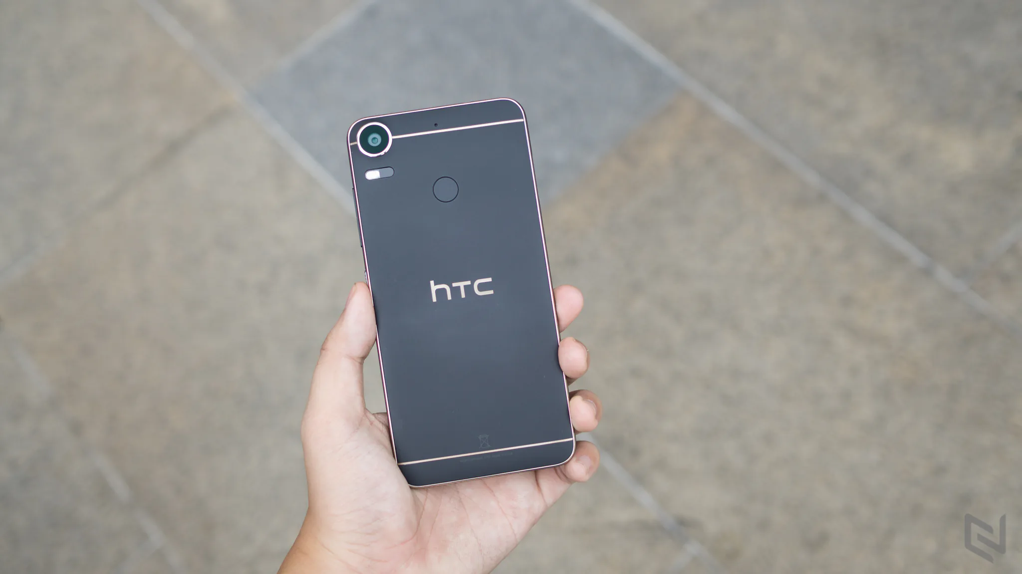 Ảnh thực tế HTC Desire 10 Pro tại Việt Nam