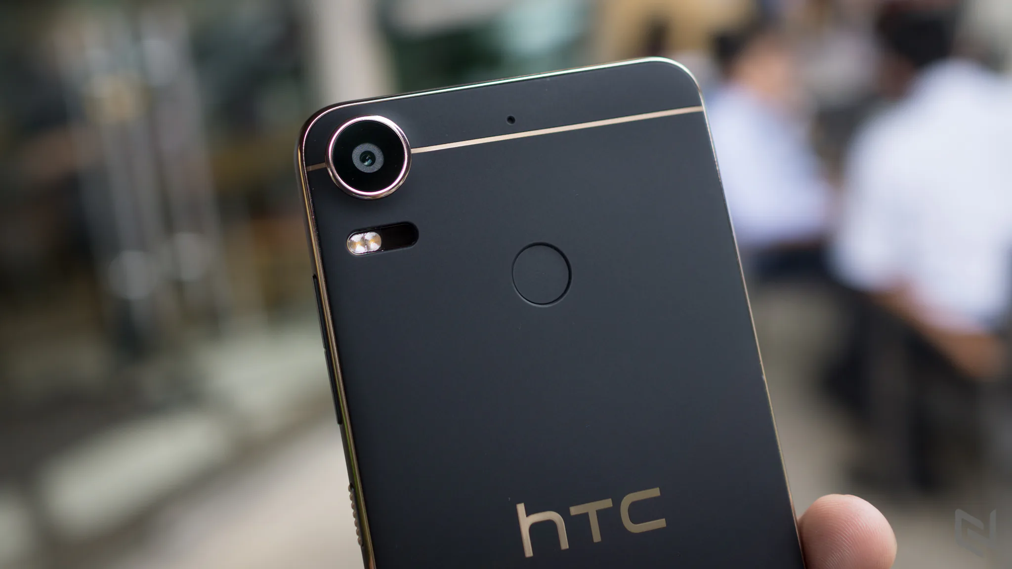 Ảnh thực tế HTC Desire 10 Pro tại Việt Nam