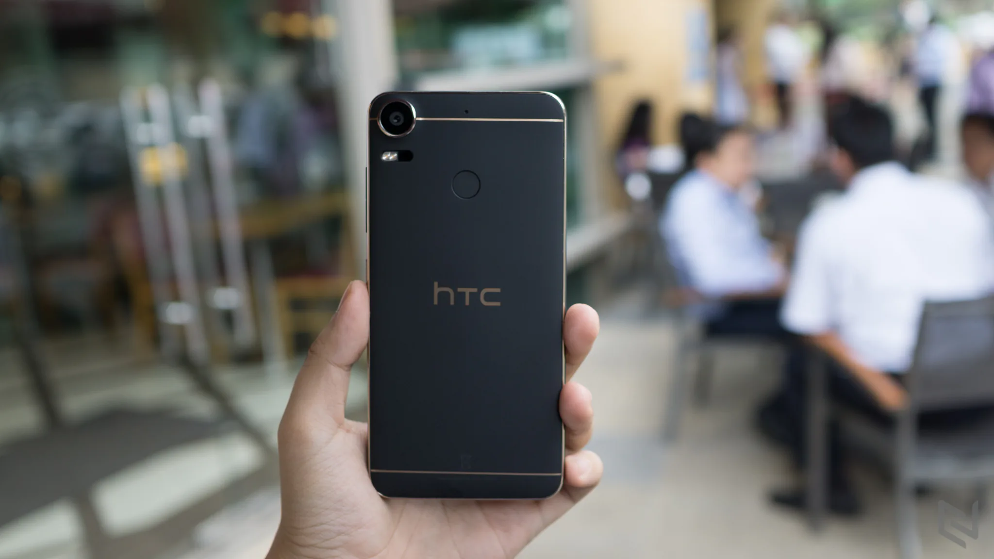 Ảnh thực tế HTC Desire 10 Pro tại Việt Nam