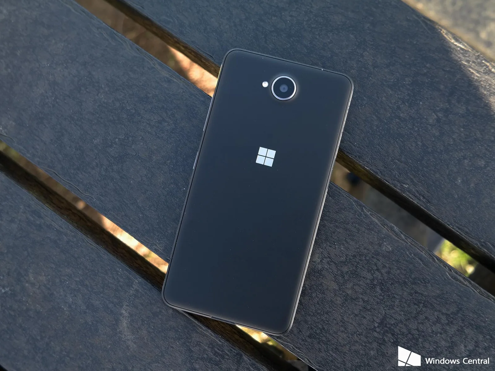 Microsoft sẽ ngừng bán điện thoại Lumia vào tháng 12, chuyển sang Surface Phone?
