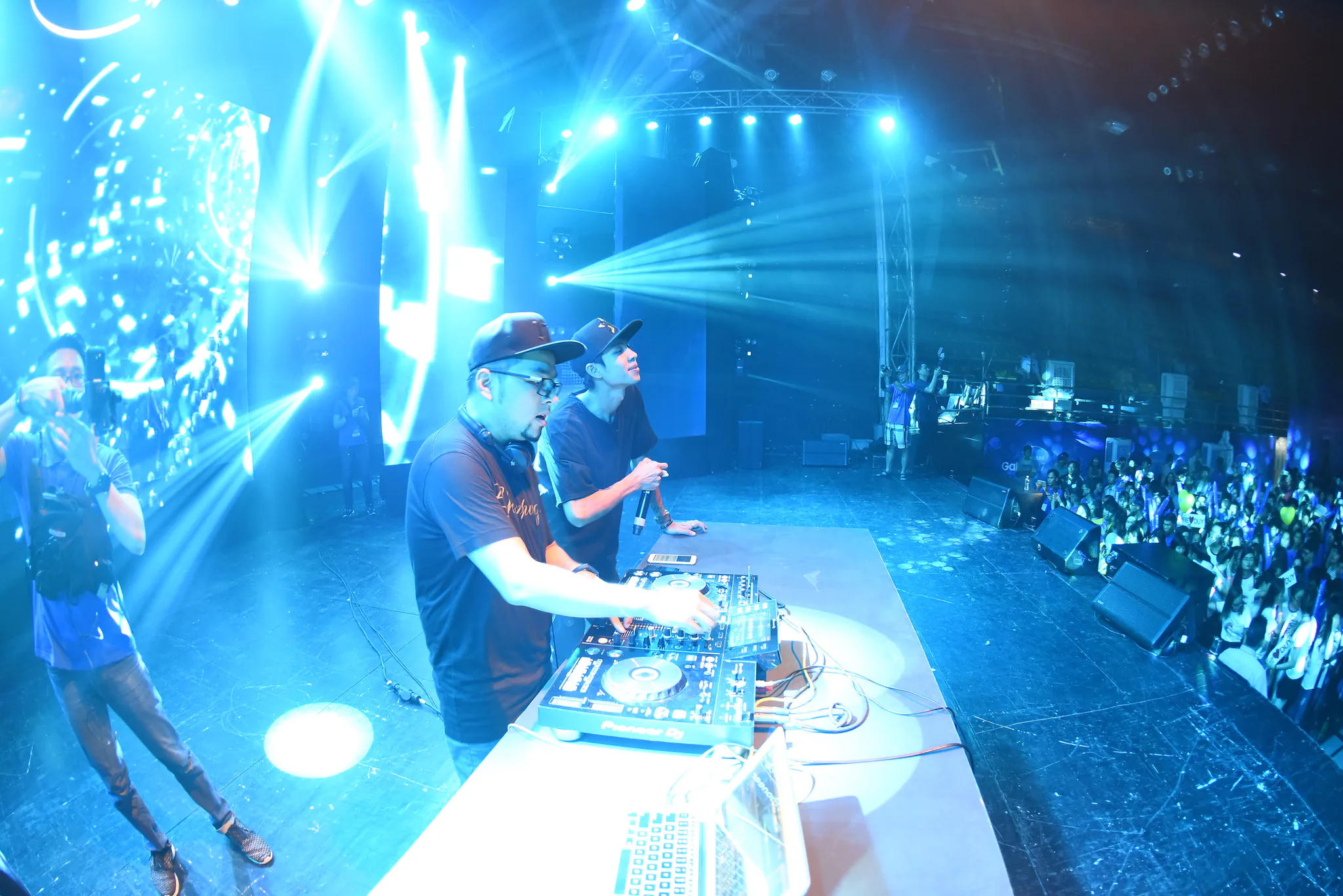 Toàn cảnh đại tiệc "EDM - Chất cùng sao" do Viễn Thông A tổ chức