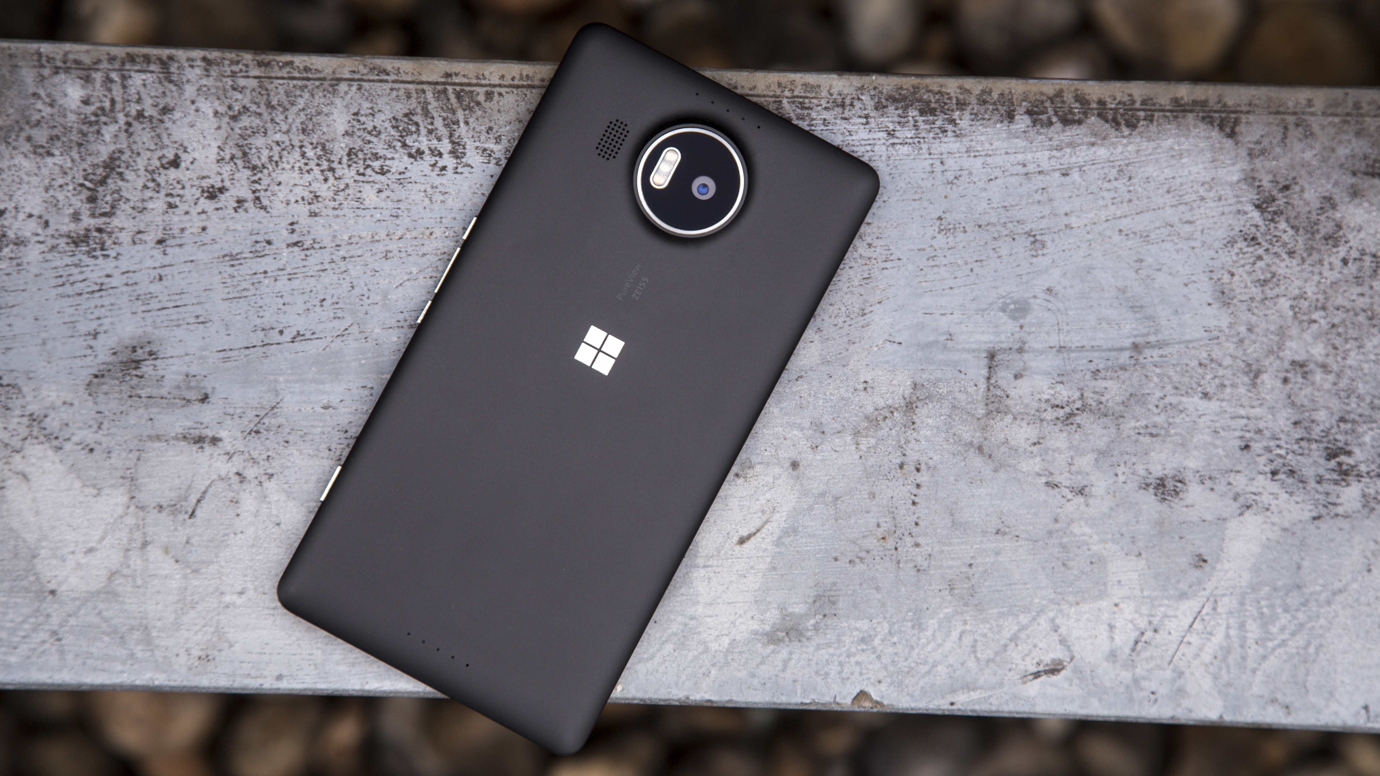 Microsoft sẽ ngừng bán điện thoại Lumia vào tháng 12, chuyển sang Surface Phone?