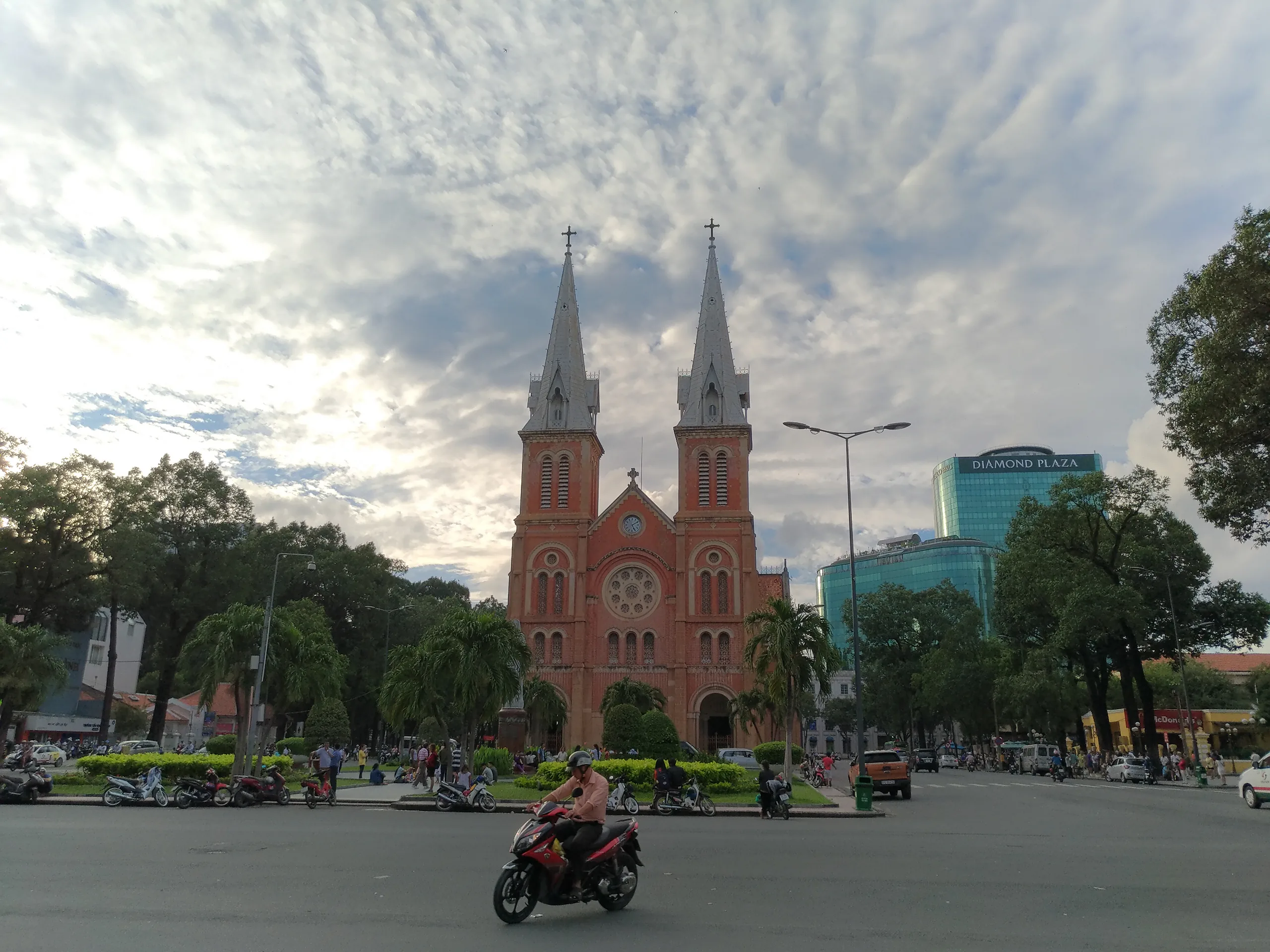 Thêm bức mình dùng HDR..hôm đó mây chiều rất đẹp