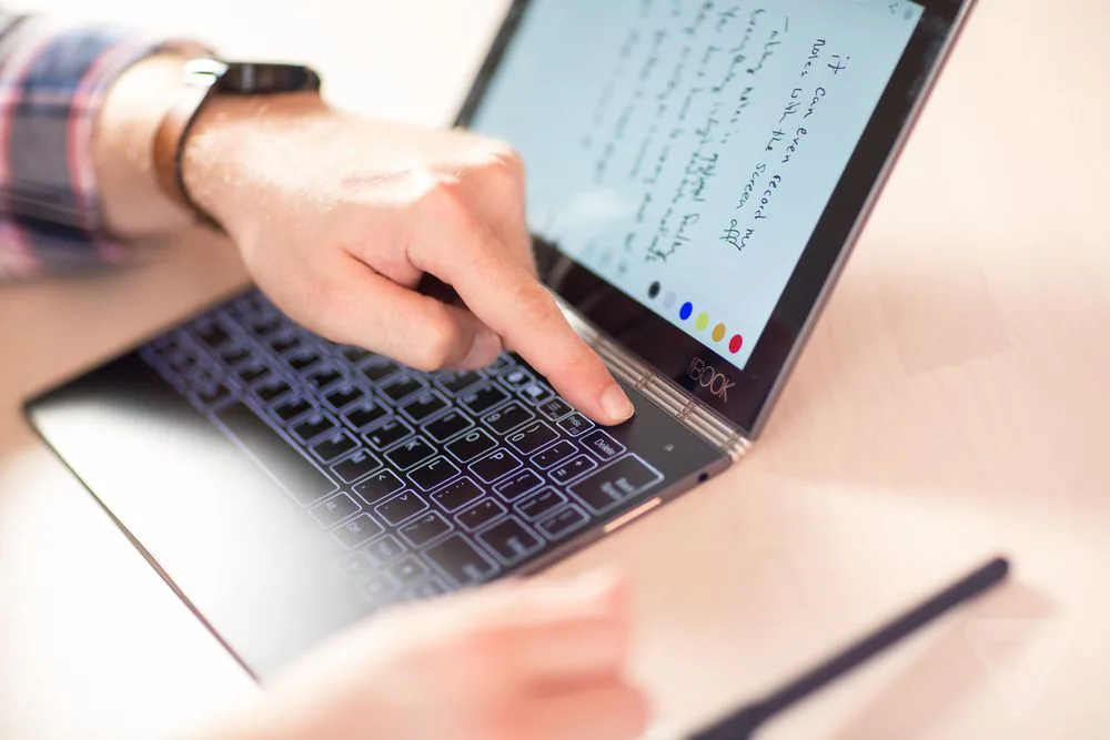 Lenovo Yoga Book đã định nghĩa lại máy tính bảng như thế nào?