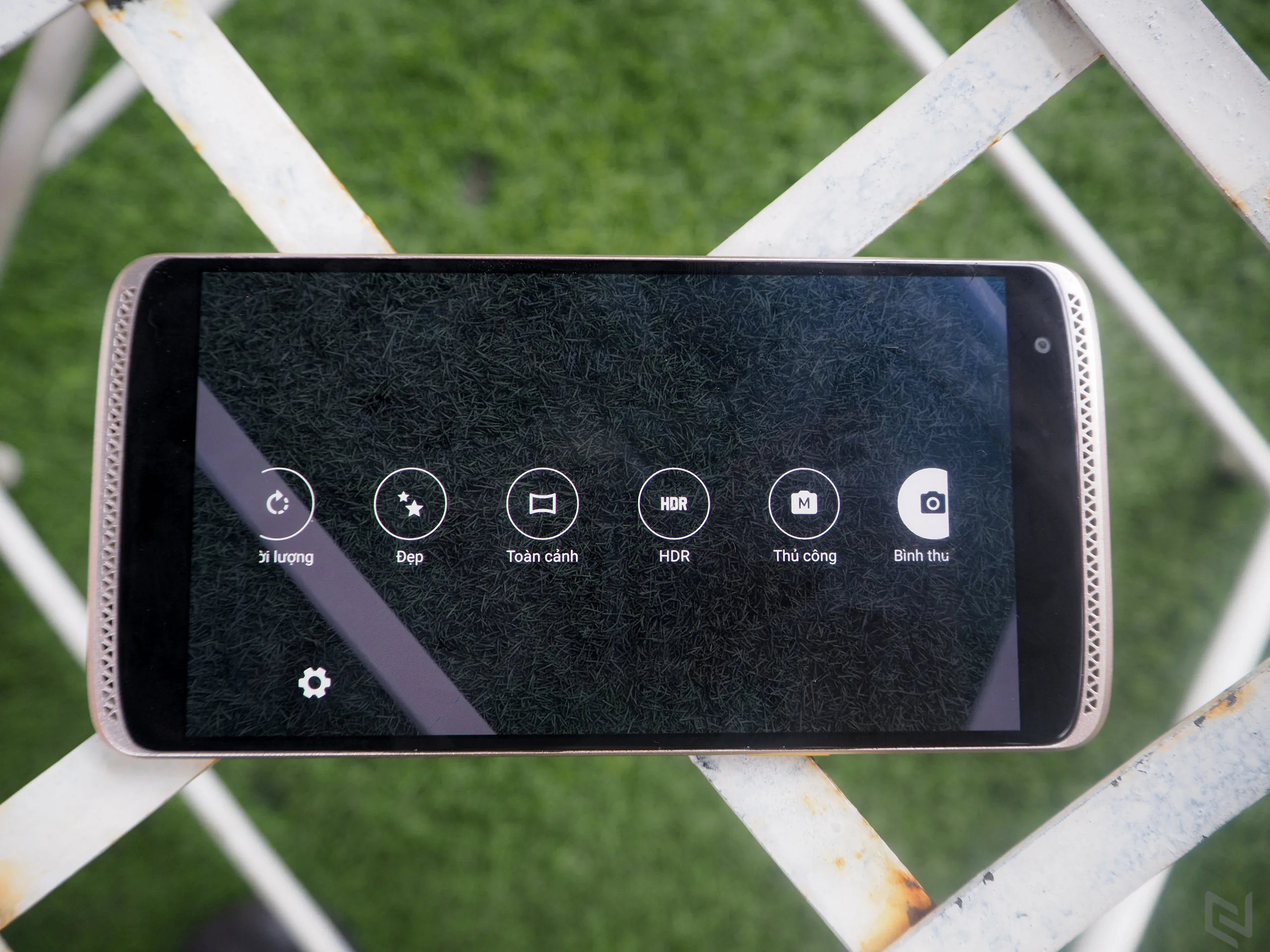 Đánh giá ZTE Axon Mini: Chiếc điện thoại được trang bị tận răng