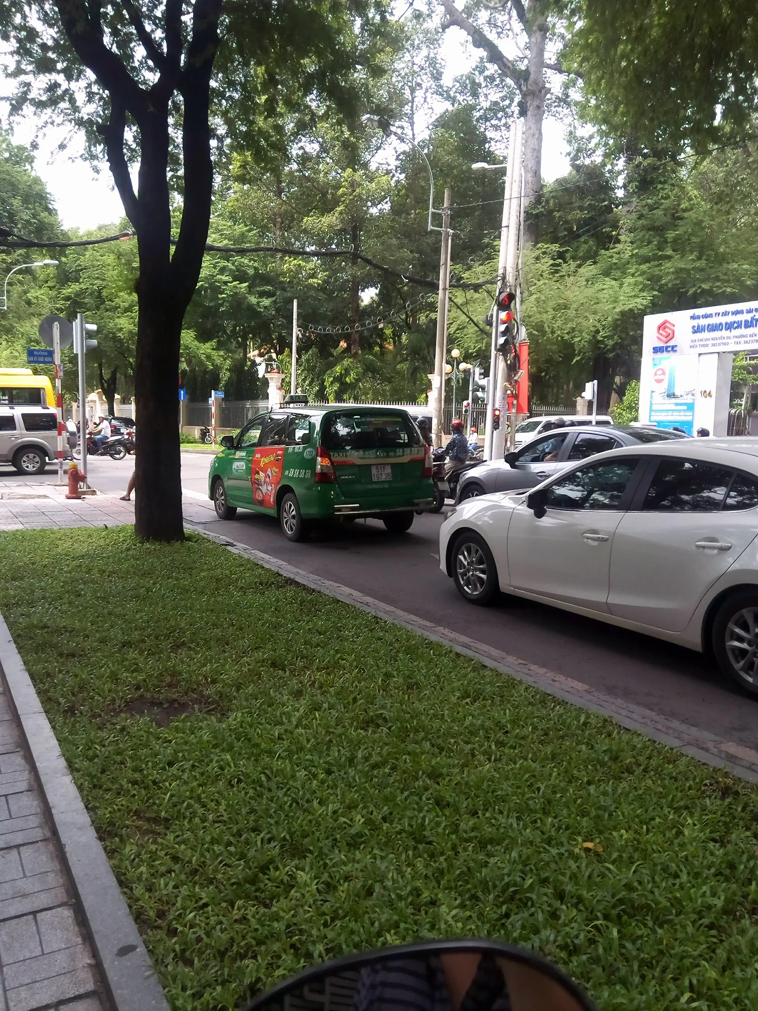 Ảnh: Chụp ngoài trời