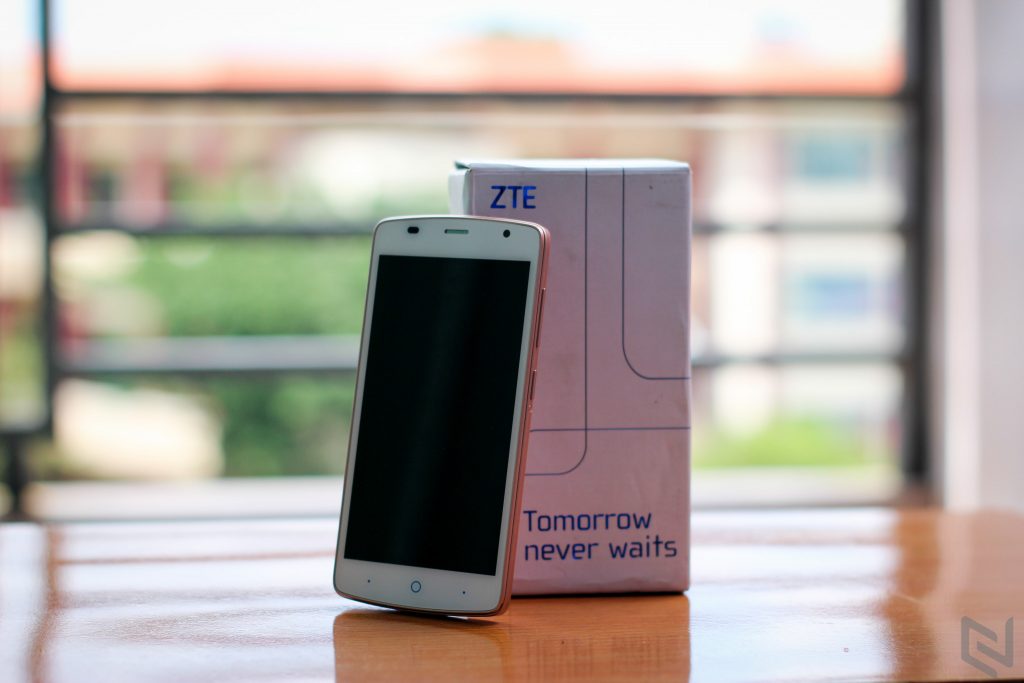 Trên tay điện thoại ZTE Blade L5 Plus giá chỉ 1.8 triệu đồng