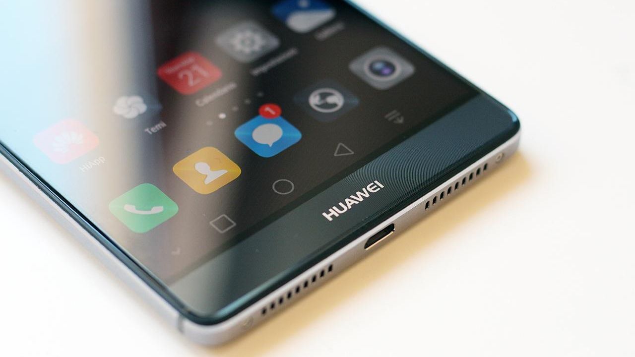 Huawei Mate 9 sẽ có hai phiên bản: một bản thường, một bản cong