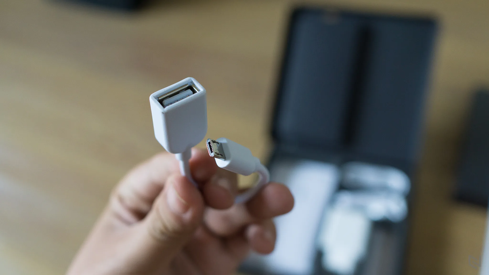 Cáp USB OTG, có thể dùng sạc cho thiết bị khác