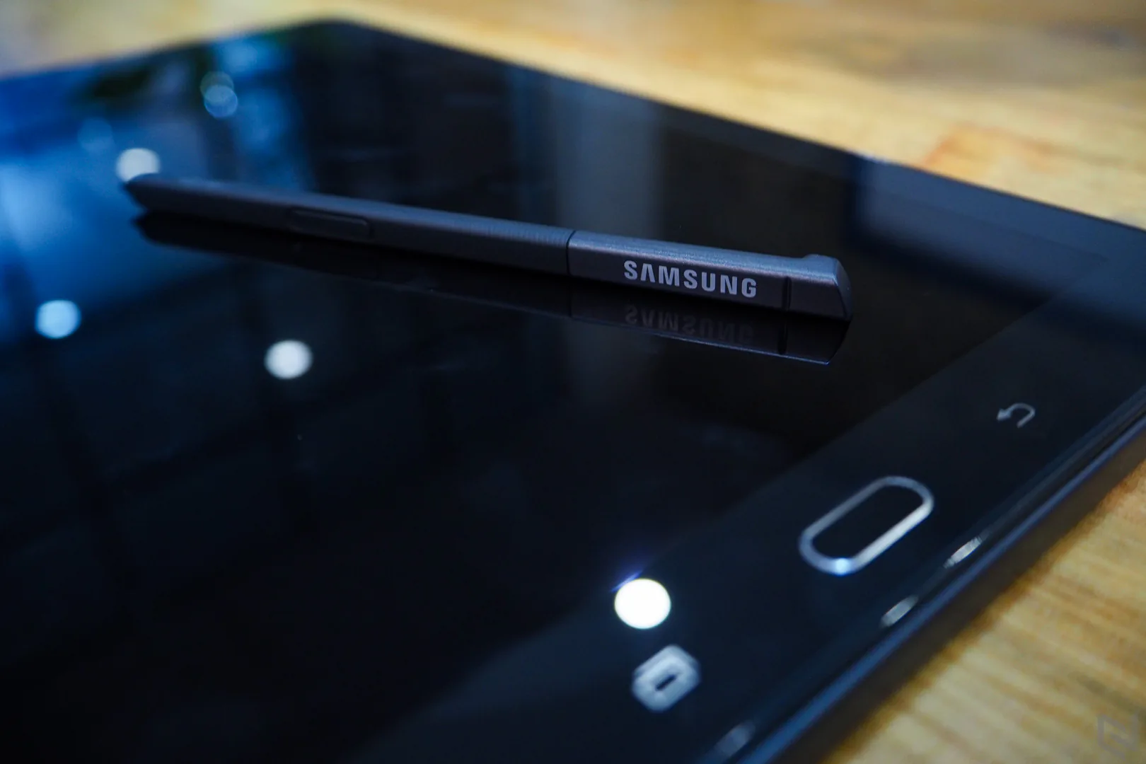 Mở hộp Galaxy Tab A (2016) bản có S-pen: cấu hình chỉ nâng cấp nhẹ