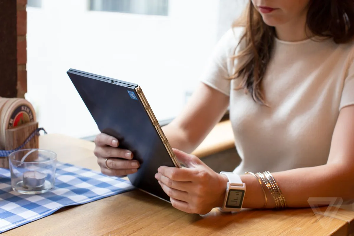 Đánh giá Lenovo Yoga Book