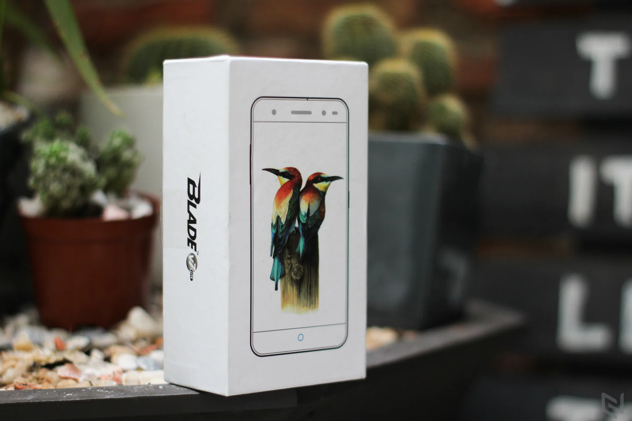 Trên tay ZTE V7 Lite: kim loại nguyên khối, vân tay, kính 2.5D, giá 3.7 triệu
