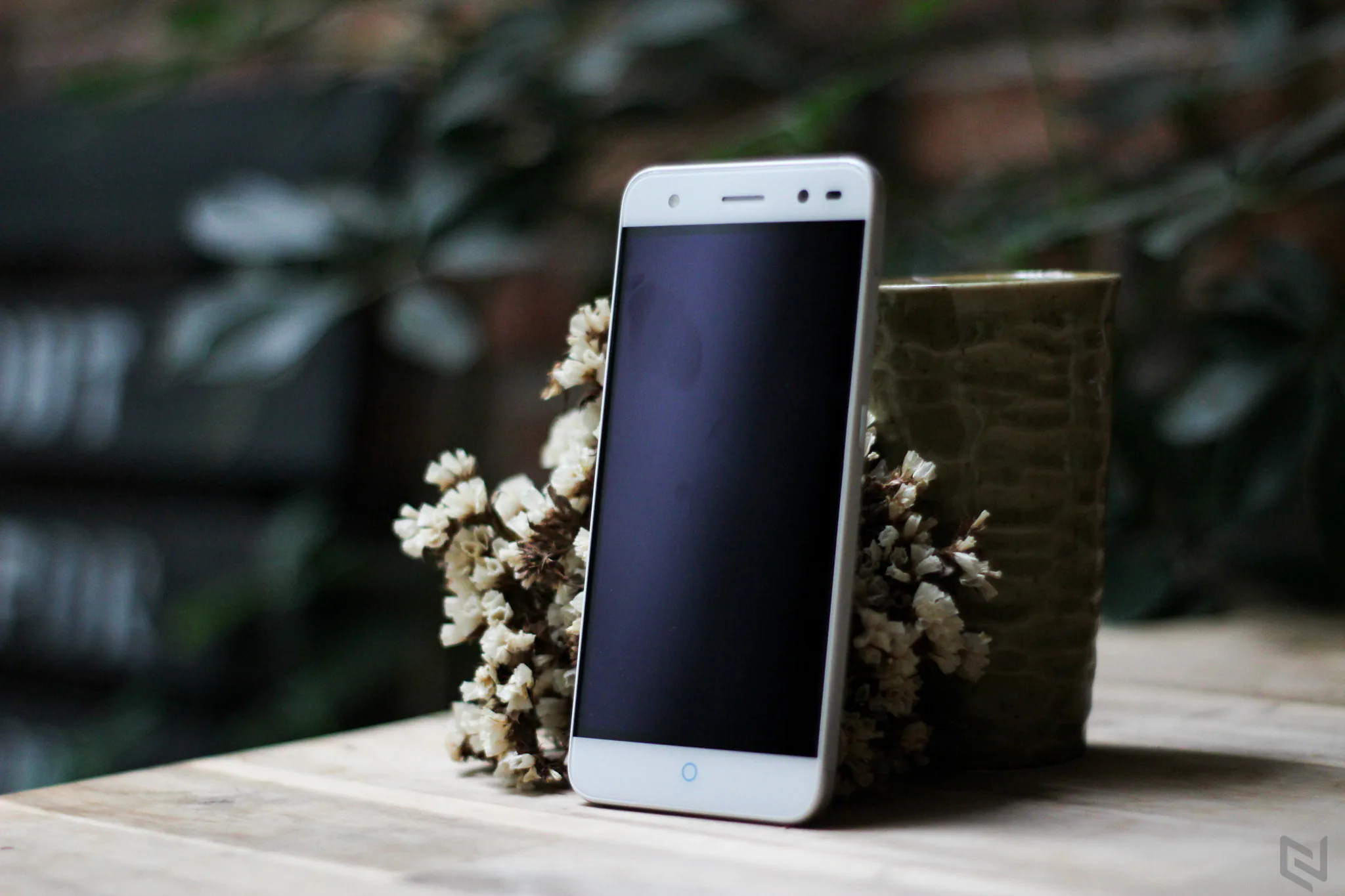 Trên tay ZTE V7 Lite: kim loại nguyên khối, vân tay, kính 2.5D, giá 3.7 triệu