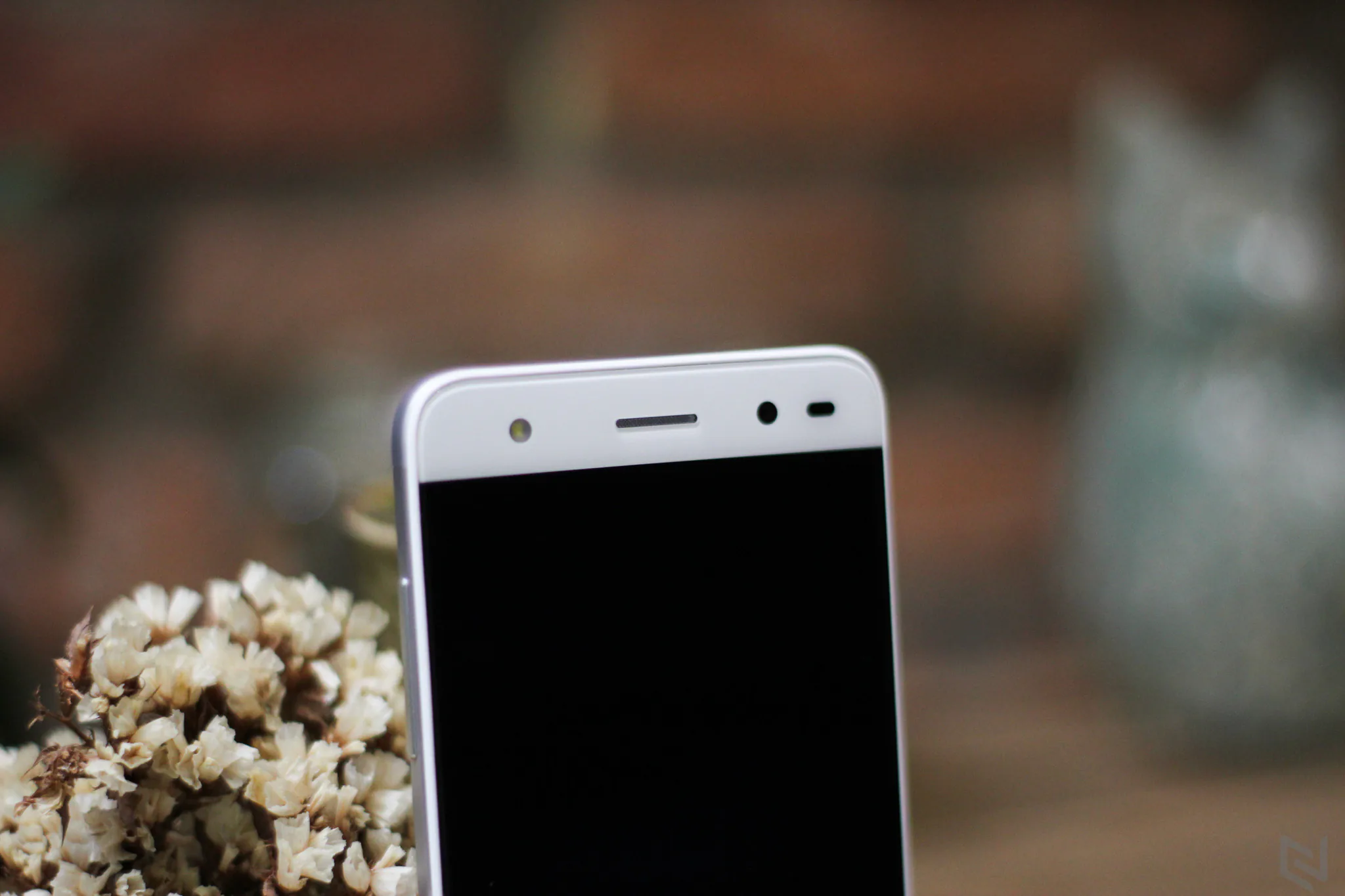 Trên tay ZTE V7 Lite: kim loại nguyên khối, vân tay, kính 2.5D, giá 3.7 triệu