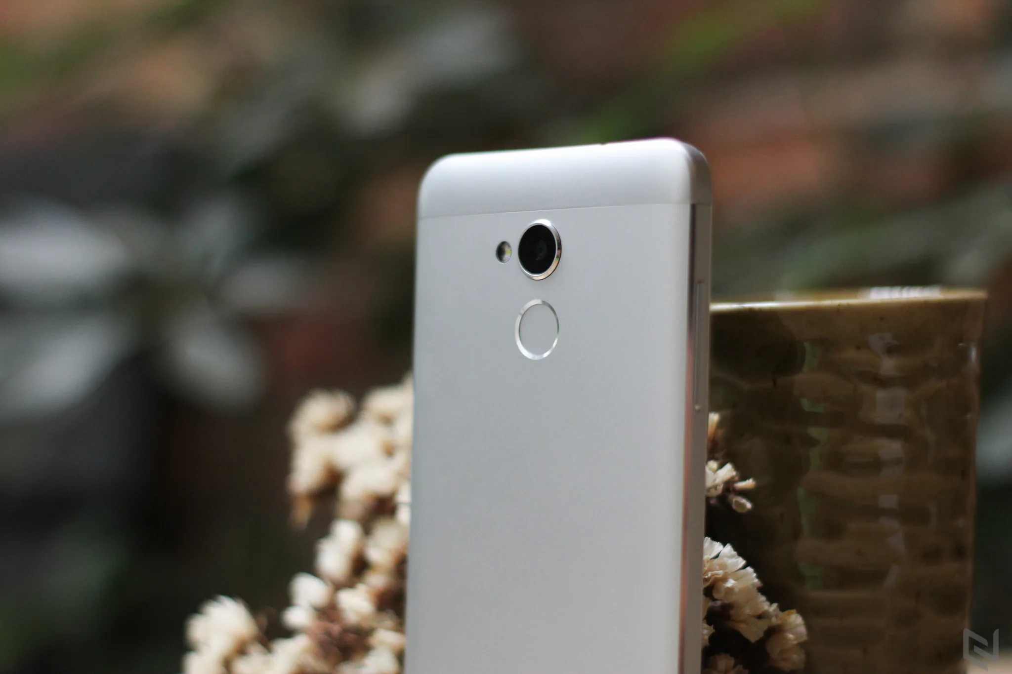 Trên tay ZTE V7 Lite: kim loại nguyên khối, vân tay, kính 2.5D, giá 3.7 triệu