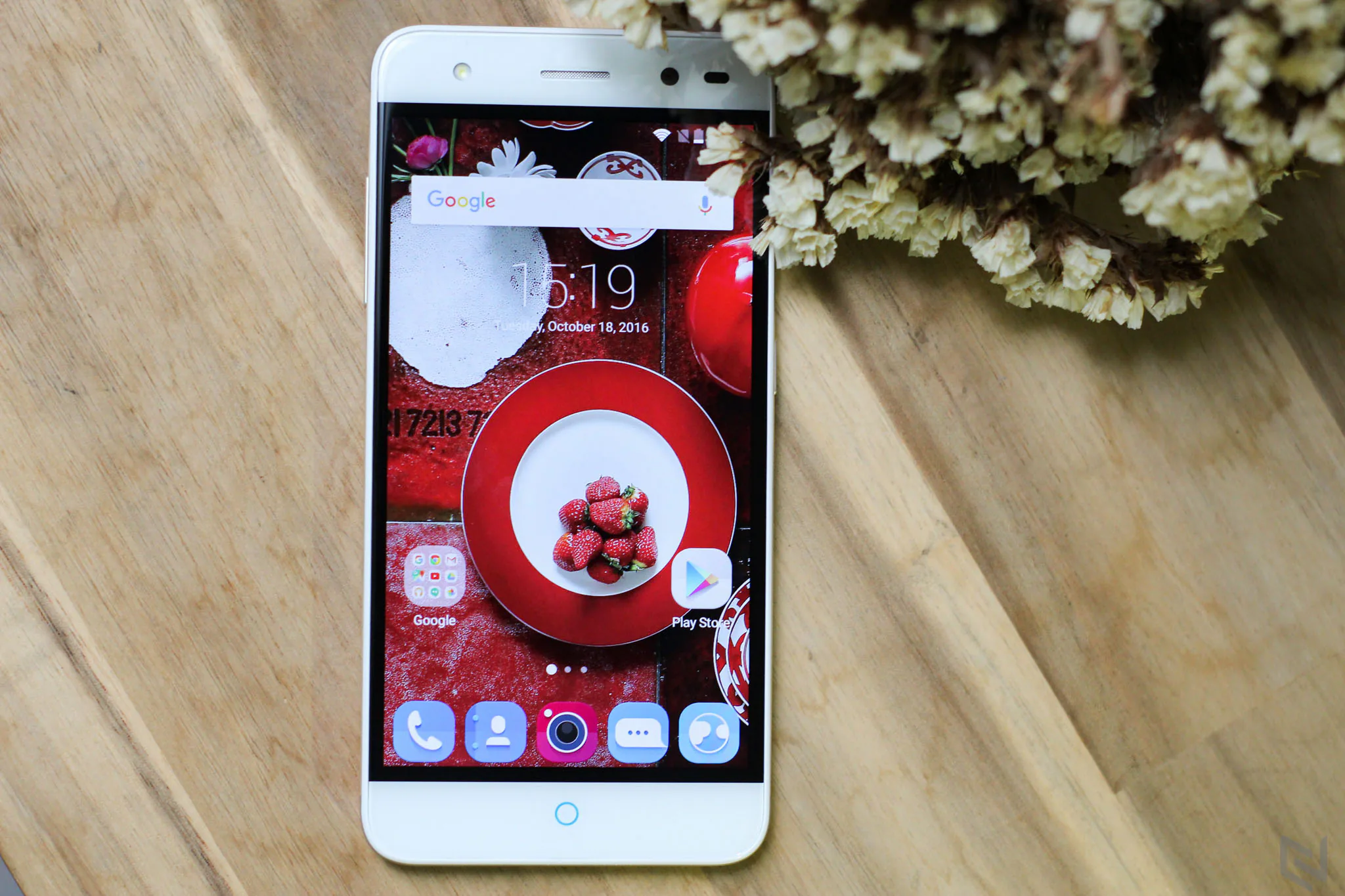 Trên tay ZTE V7 Lite: kim loại nguyên khối, vân tay, kính 2.5D, giá 3.7 triệu