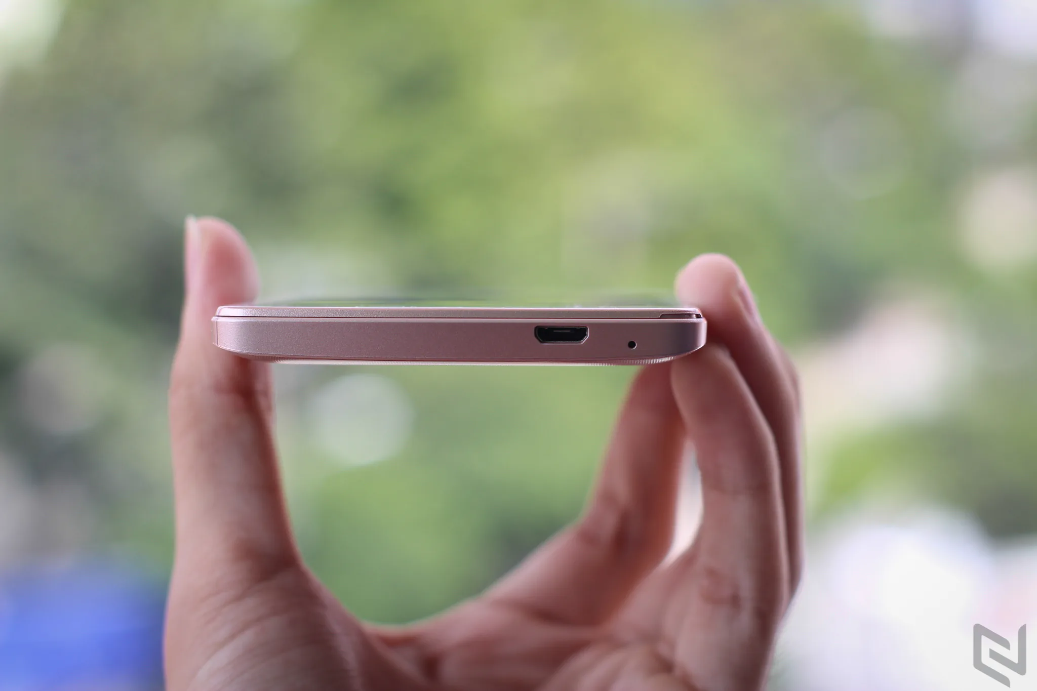 Trên tay điện thoại ZTE Blade L5 Plus giá chỉ 1.8 triệu đồng