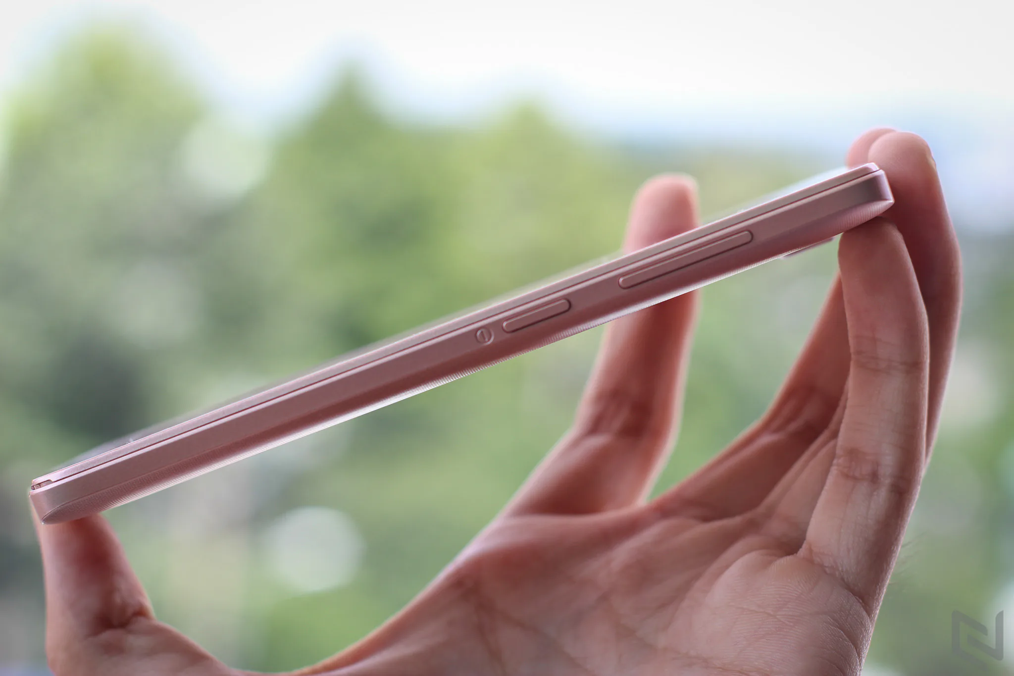 Trên tay điện thoại ZTE Blade L5 Plus giá chỉ 1.8 triệu đồng