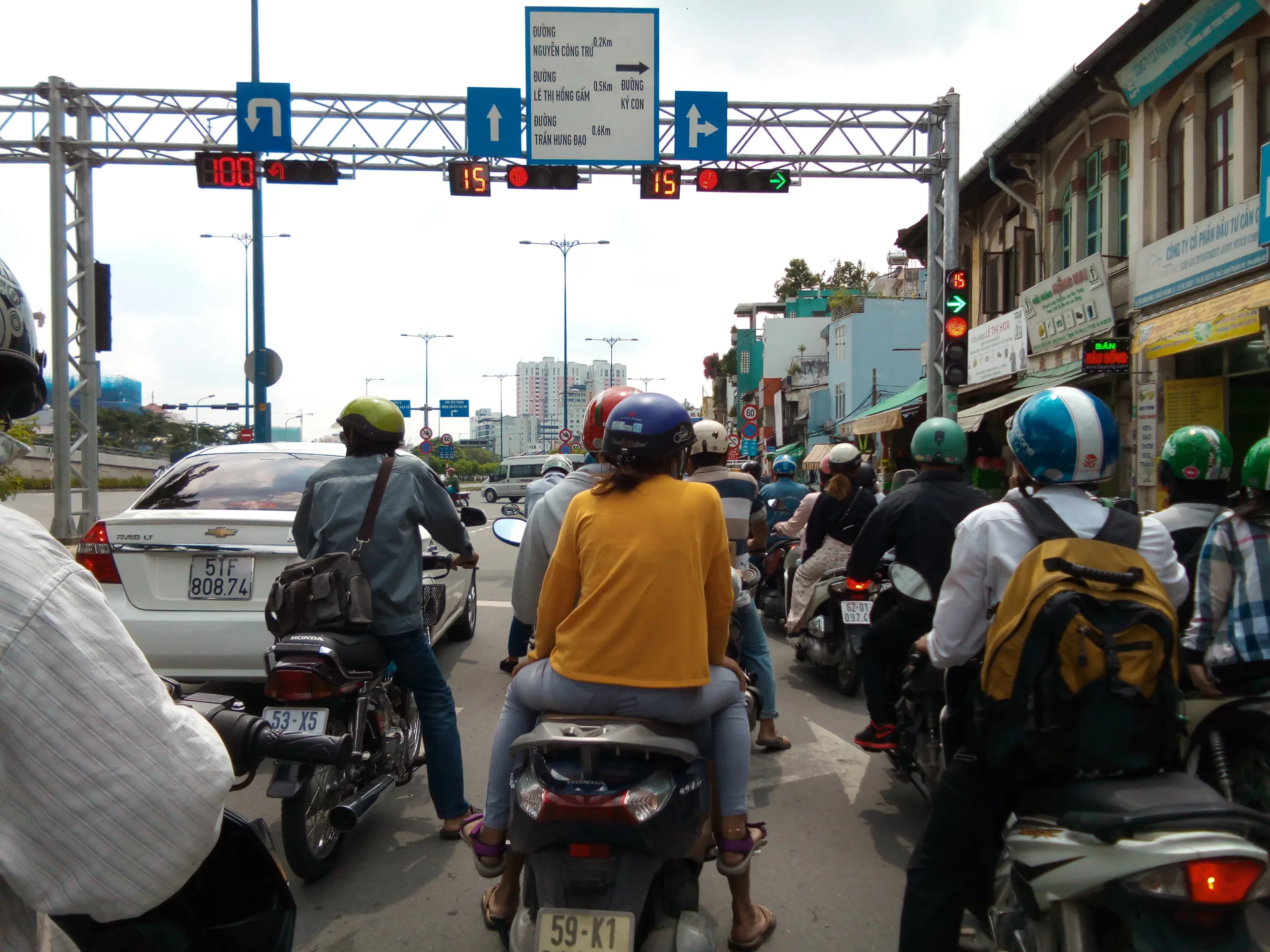 Còn 15 giây nữa. Dưới điều kiện ánh sáng mạnh máy thể hiện tốt