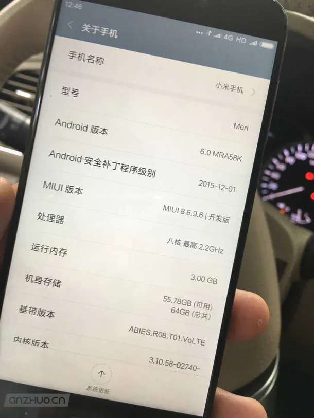 Lộ diện hình ảnh Xiaomi Mi 5c và một Xiaomi khác với màn hình E-ink phía sau