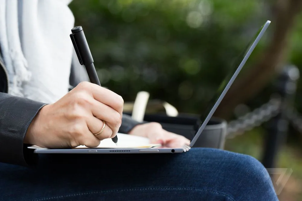 Đánh giá Lenovo Yoga Book
