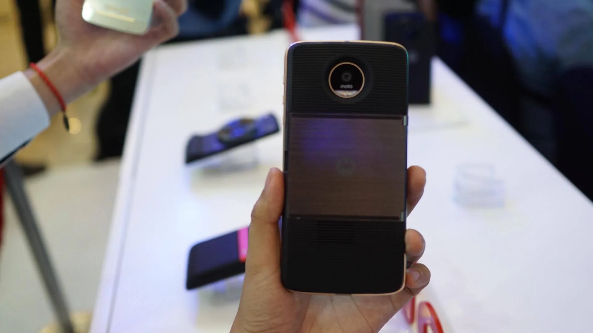 Motorota chính thức ra mắt Moto Z, Moto Z Play và Moto Mods tại Việt Nam